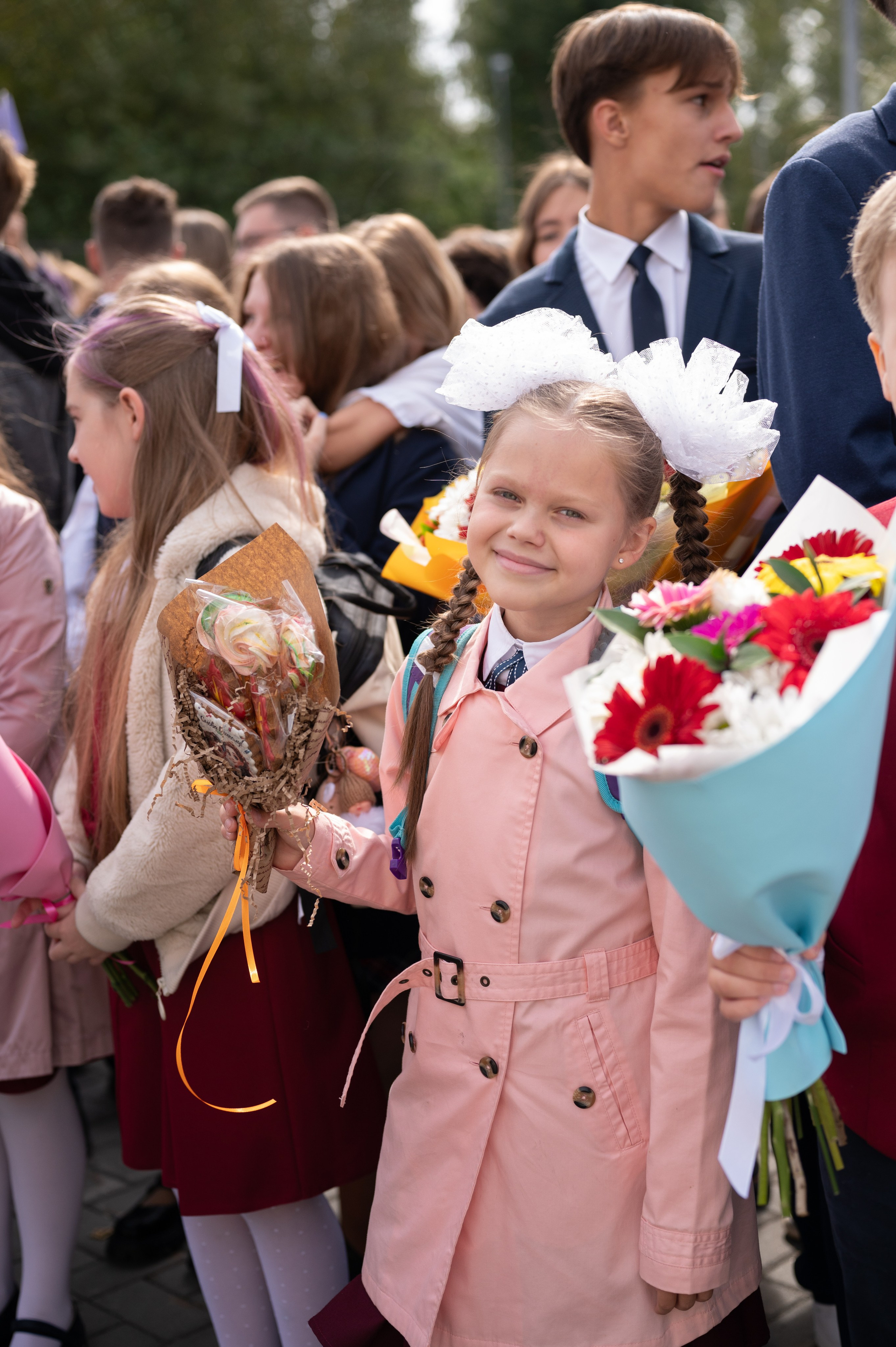 1 сентября 16 гимназия 2 класс (линейка + в классе+ на улице). Фотограф новорожденных, семейный детский в Тюмени Татьяна Морозова