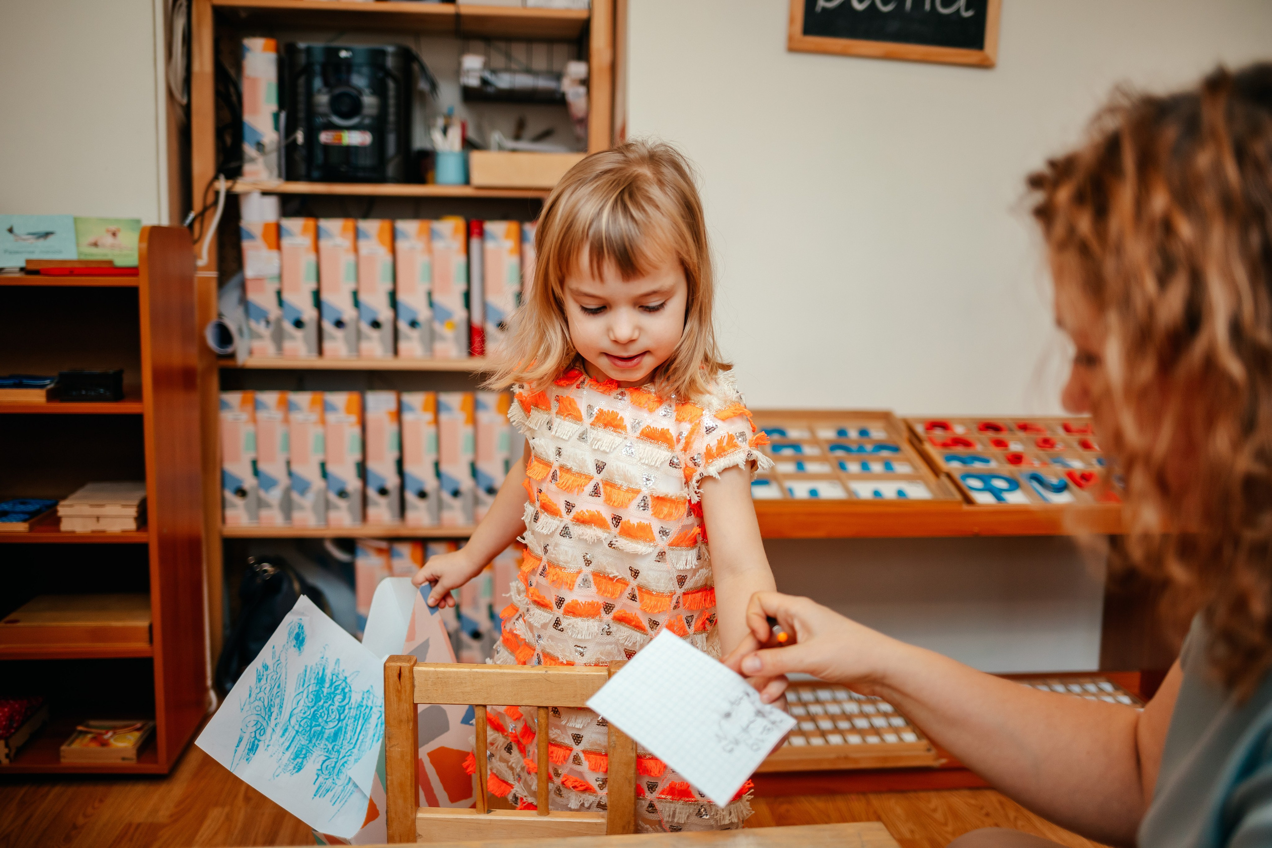 8 марта в Монтессори-саду. Семейный lifestyle фотограф в Санкт-Петербурге Людмила Пахомова