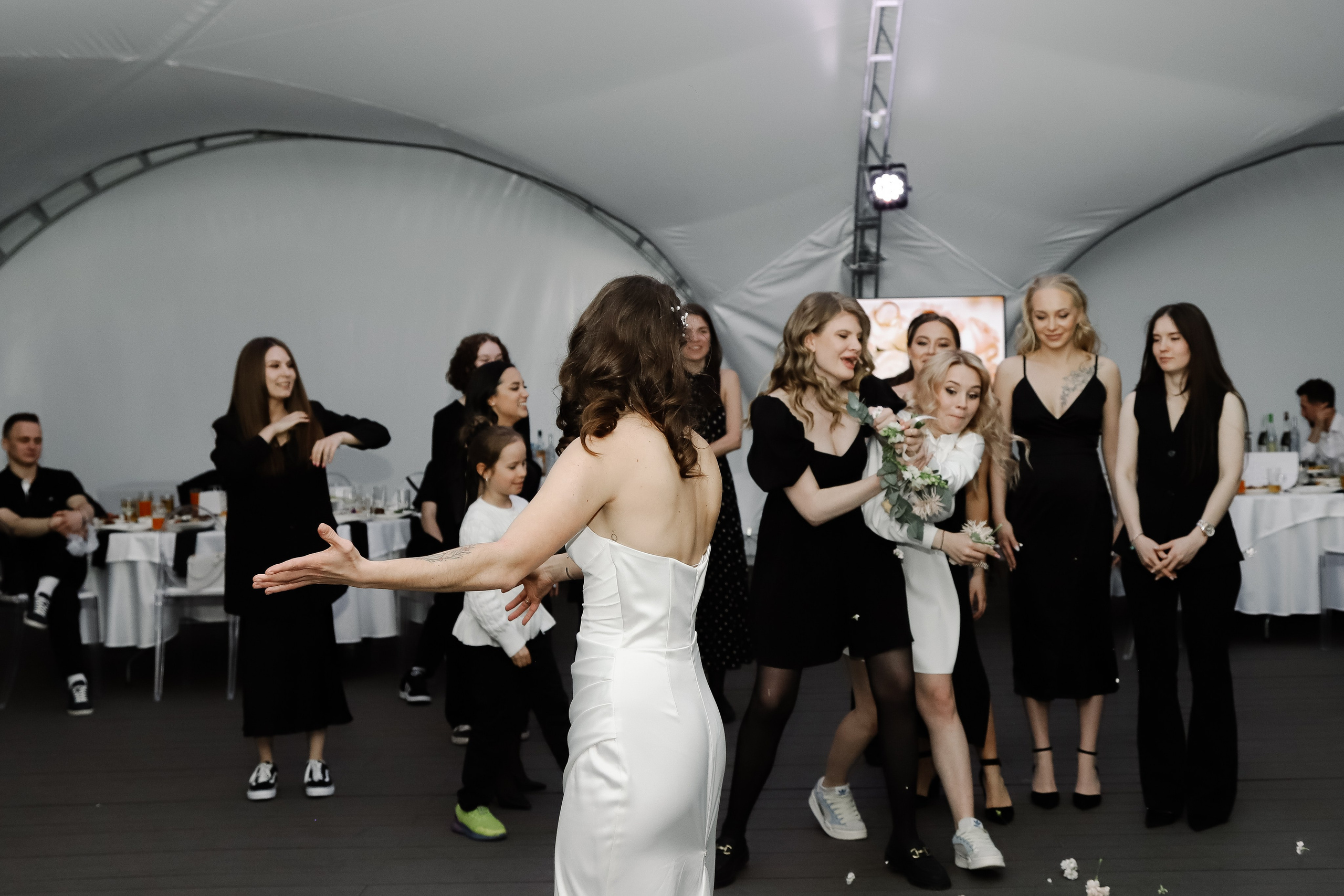 Земля смеётся цветами. Свадебный фотограф Челябинск Полина Чеботарь