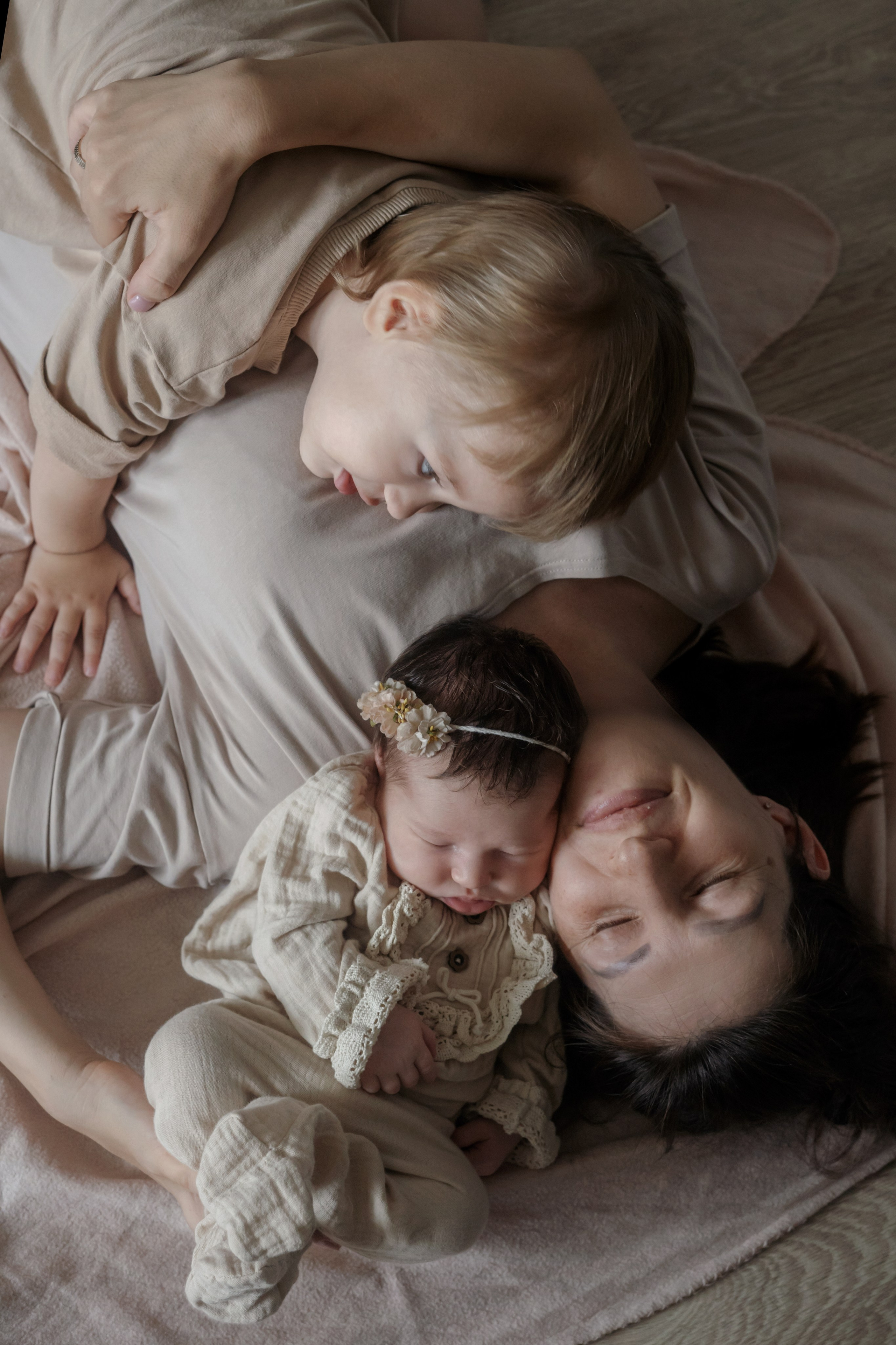 Фото с родителями. Мила Посвит Фотограф новорожденных в Тобольске