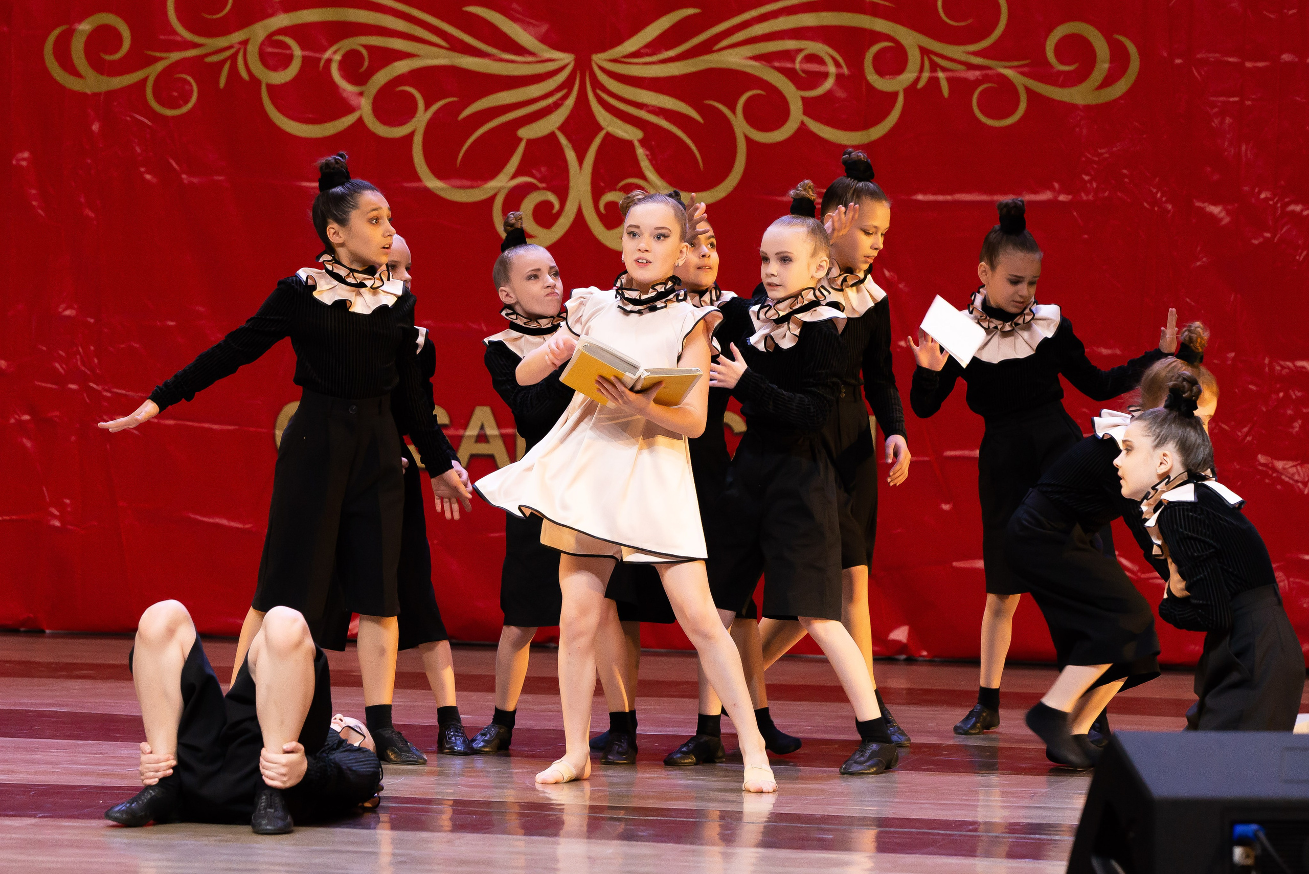 Сцена. Главная