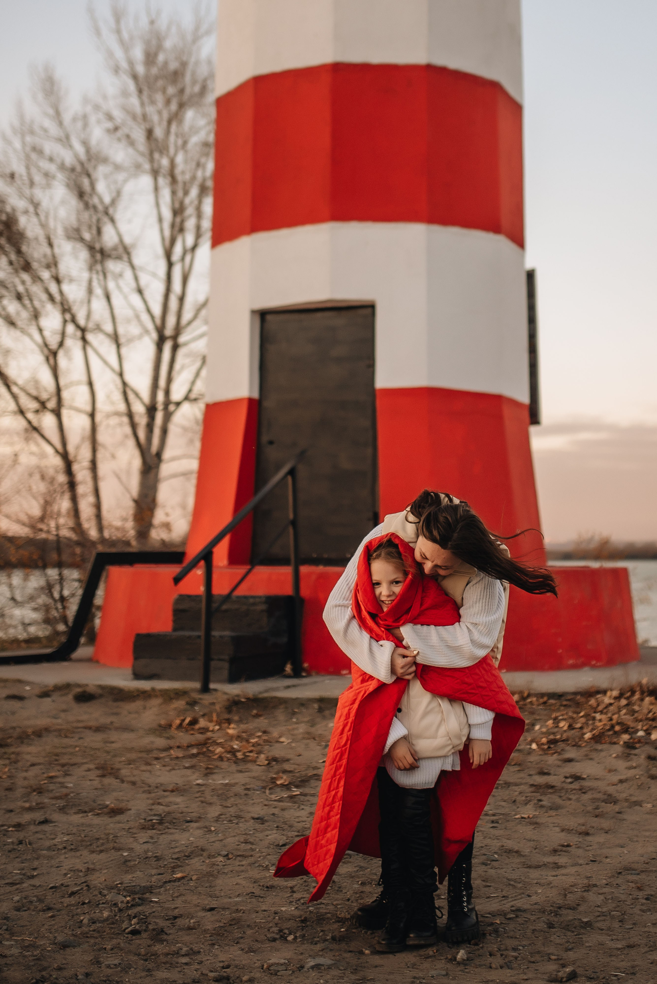 Катя и Варя (маяк). Семейная фотосессия в Новосибирске от фотографа Ольги Коваль