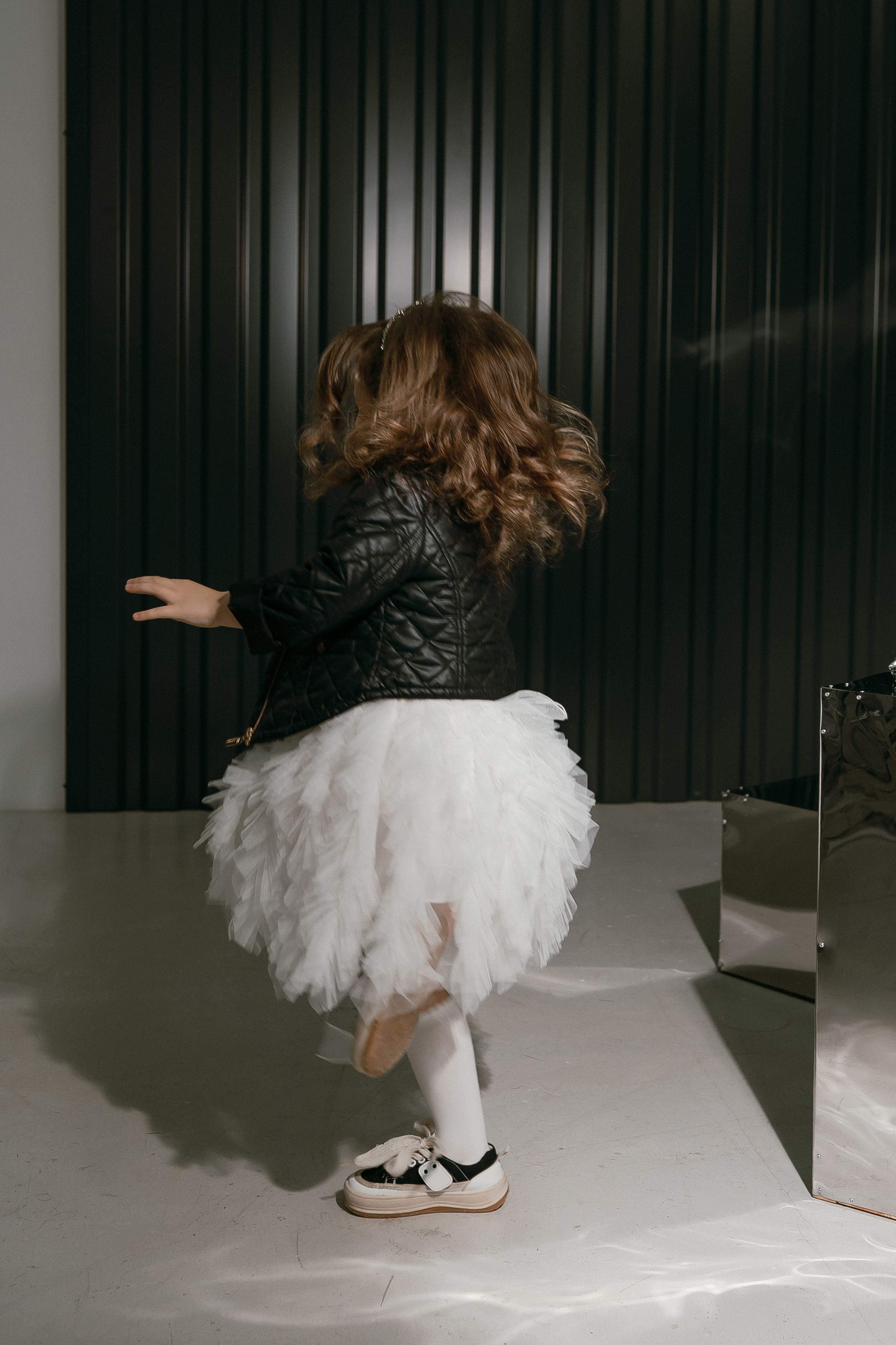 Фотосессия для девочки в платье. Фотограф Ким Наталья в Красноярске