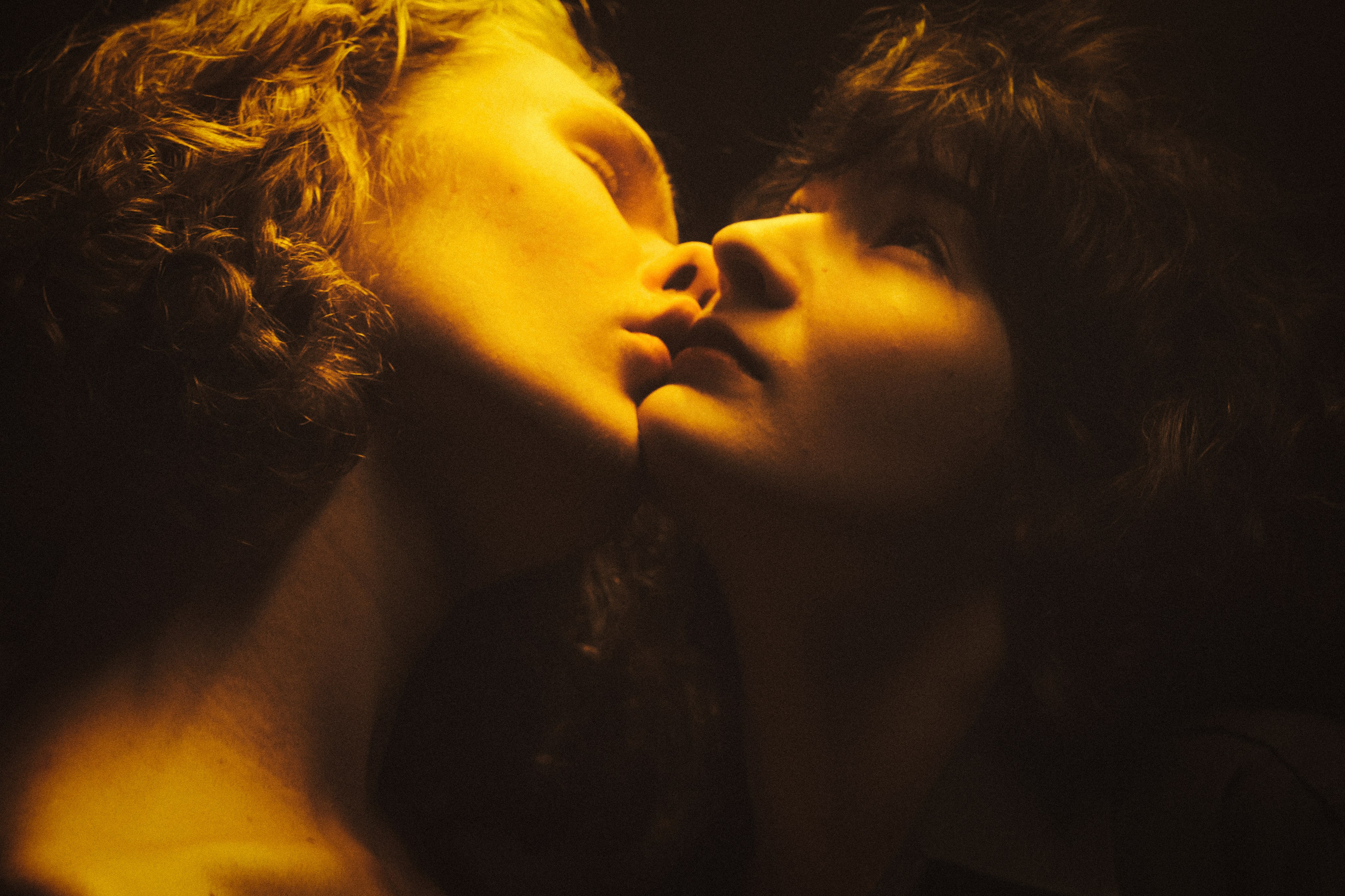 ШАР В СТОЛЕ. Berman Euginia