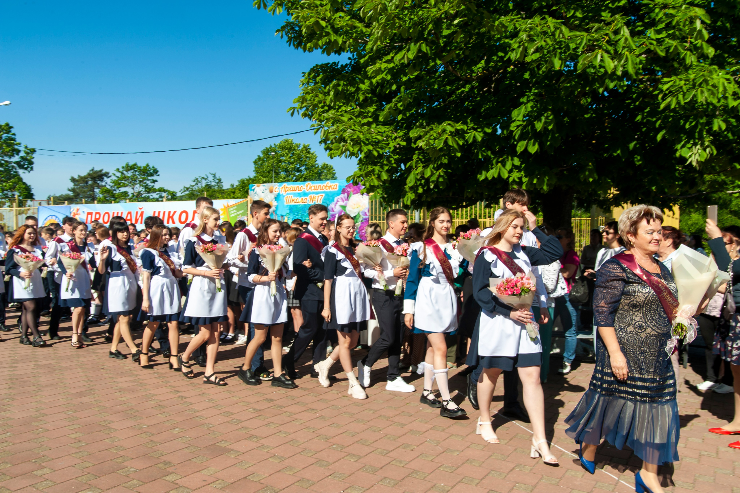 Последний Звонок МАОУ СОШ № 17 им. Эдуарда Есаяна — Архипо-Осиповка. Свадебный и семейный фотограф Денис Лукьянов в Краснодаре, Краснодарском крае и Республике Крым