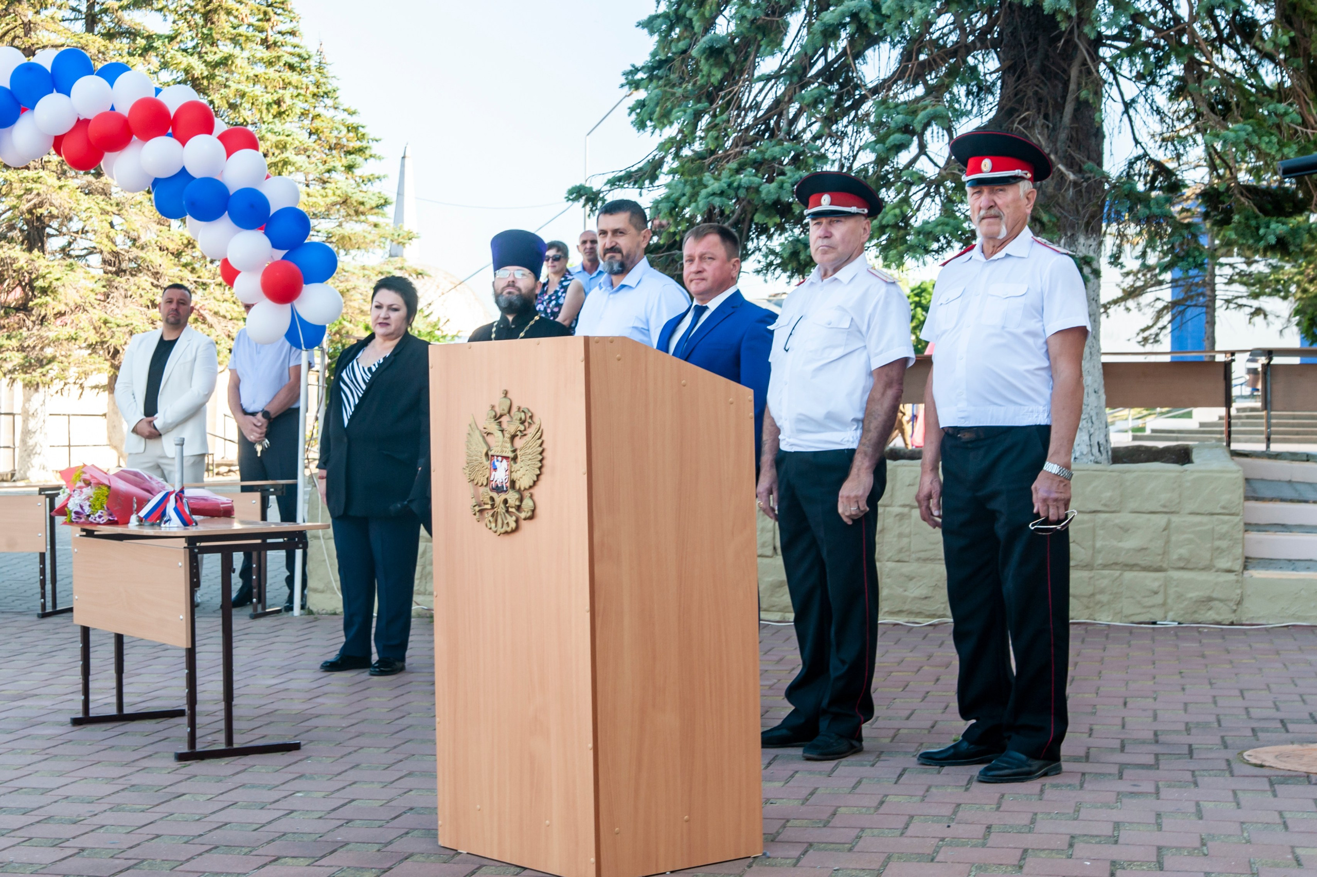 Последний Звонок МАОУ СОШ № 17 им. Эдуарда Есаяна — Архипо-Осиповка. Свадебный и семейный фотограф Денис Лукьянов в Краснодаре, Краснодарском крае и Республике Крым