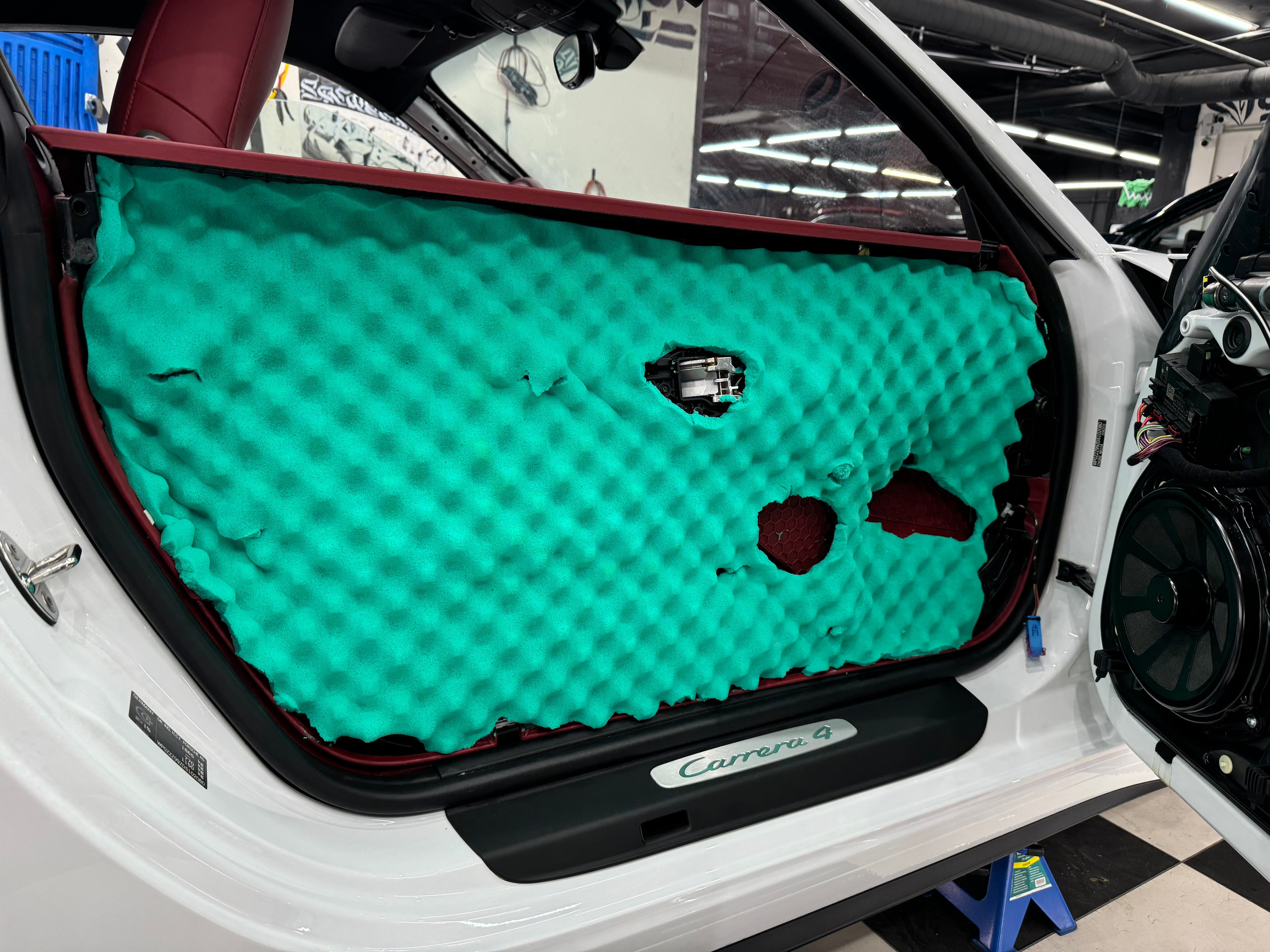 Сделать шумоизоляцию. Студия дизайна и оклейки авто Barmaley Design