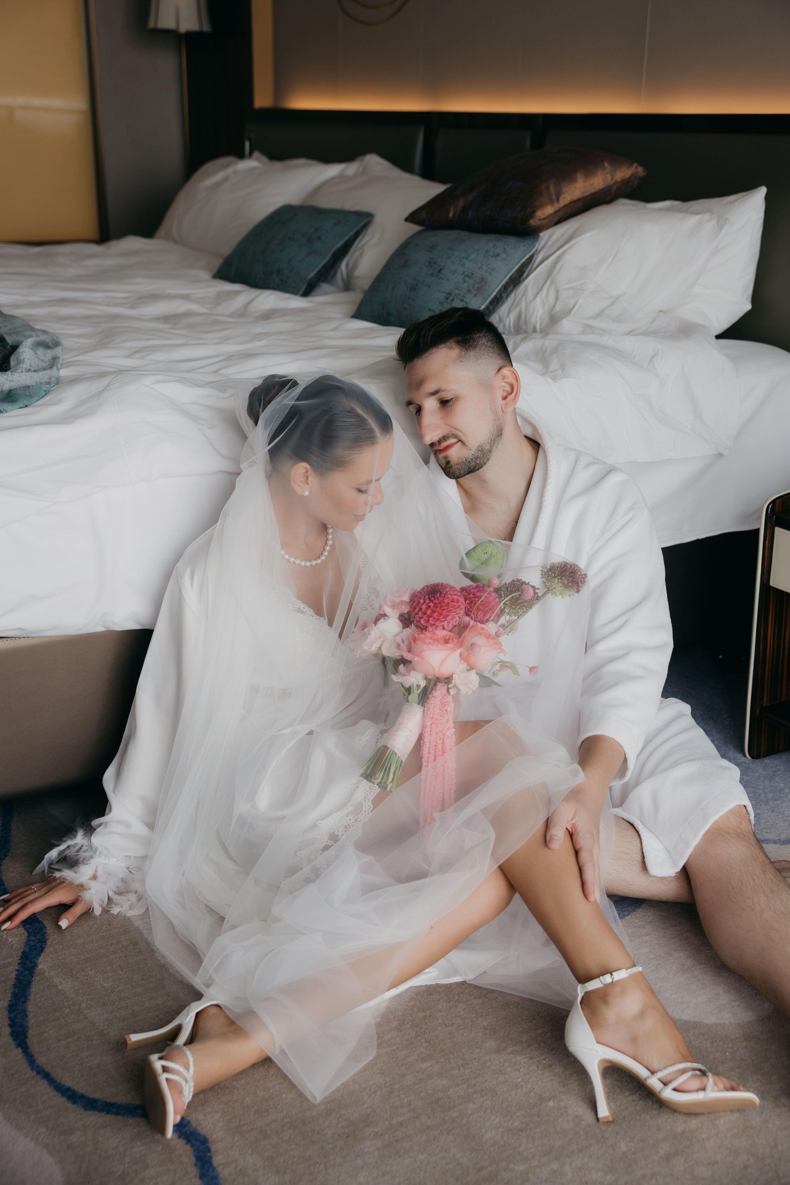 Свадебная фотосессия в отеле Soluxe Hotel Moscow. Свадебный фотограф в Москве Екатерина Гусева