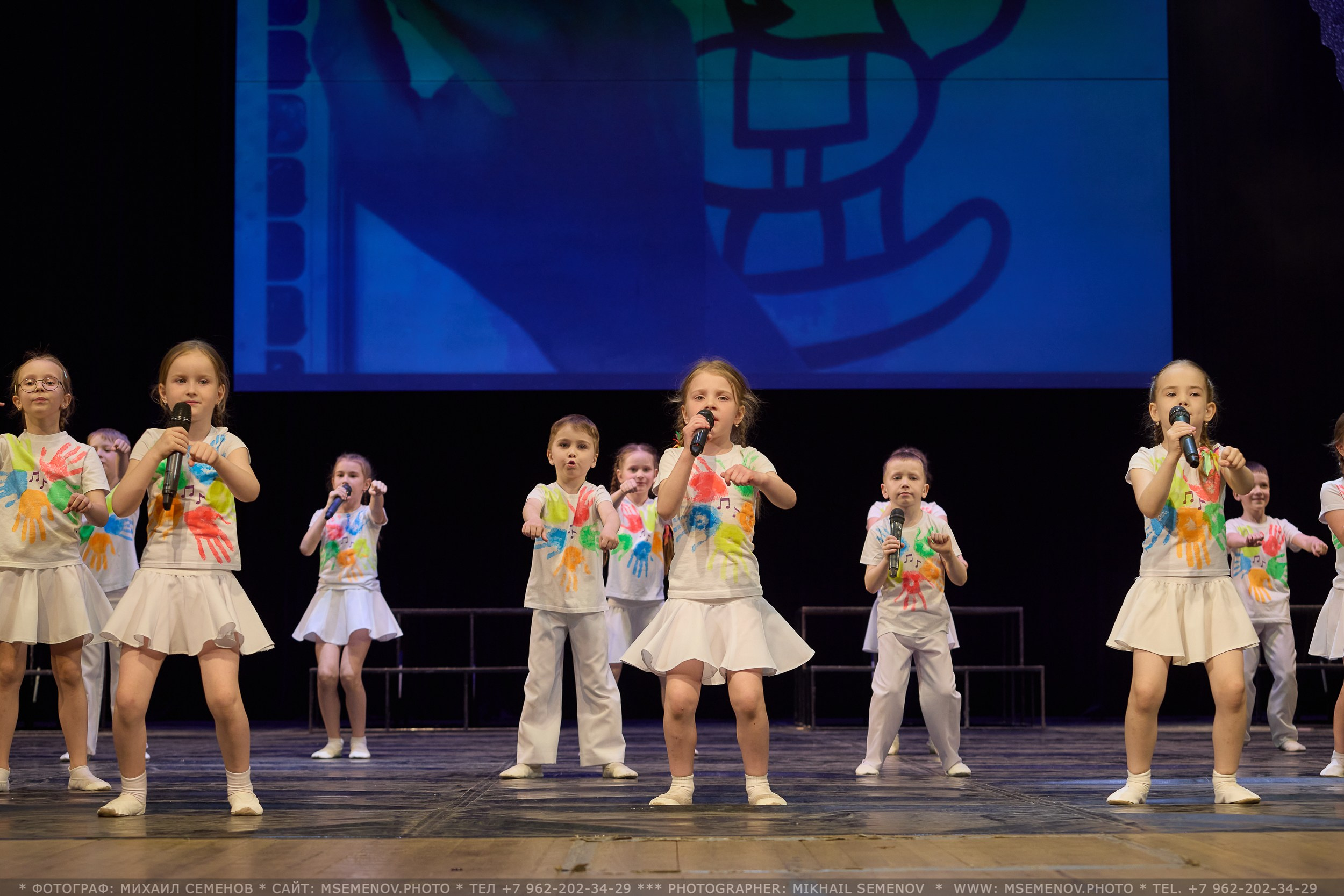 Концерт «Веселая семейка». Photographer for business Mikhail Semenov. Aqua photo studio, photo school