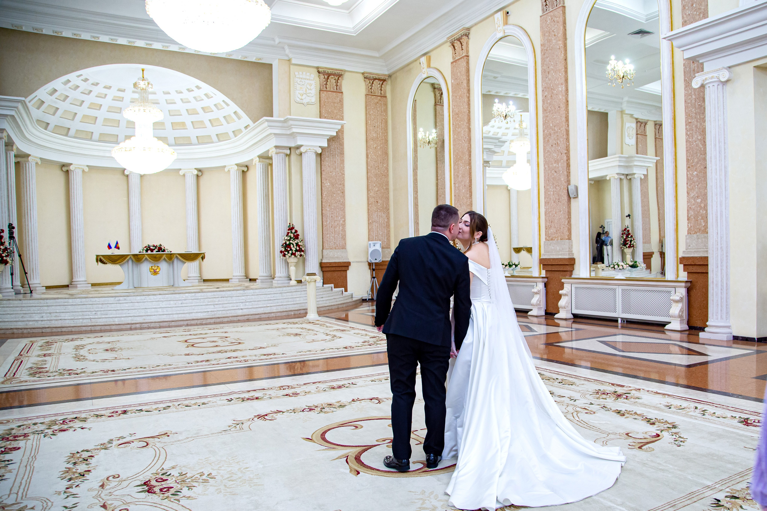 Свадебные фото. Фотограф Краснодара, фотограф в парке Галецкого.репортажный фотограф. детский фотограф, свадебный фотограф. профессиональный фотограф