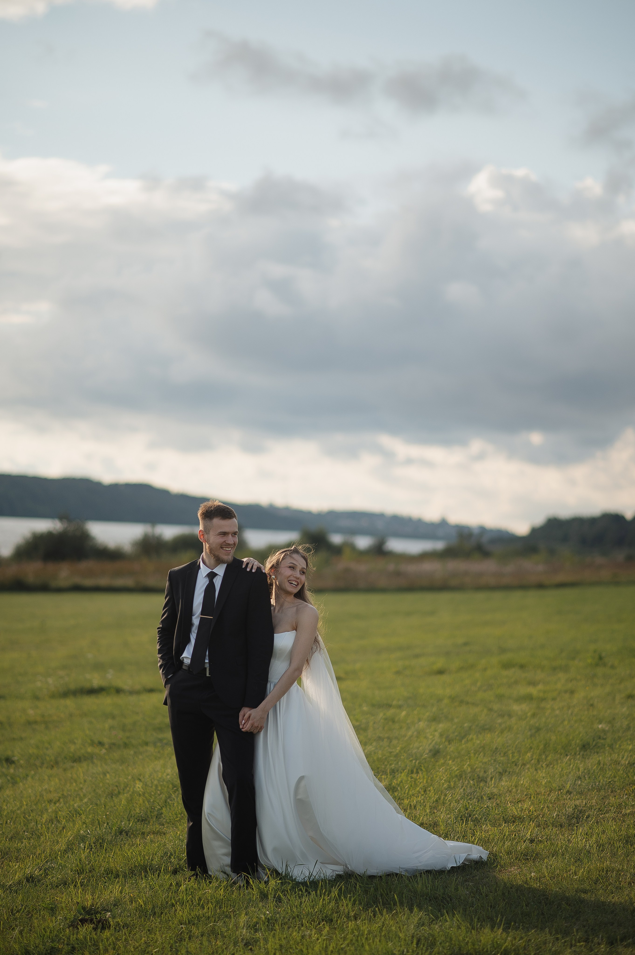 Свадьба на берегу Волги. Свадебный фотограф в Ярославле Денис Медоваров