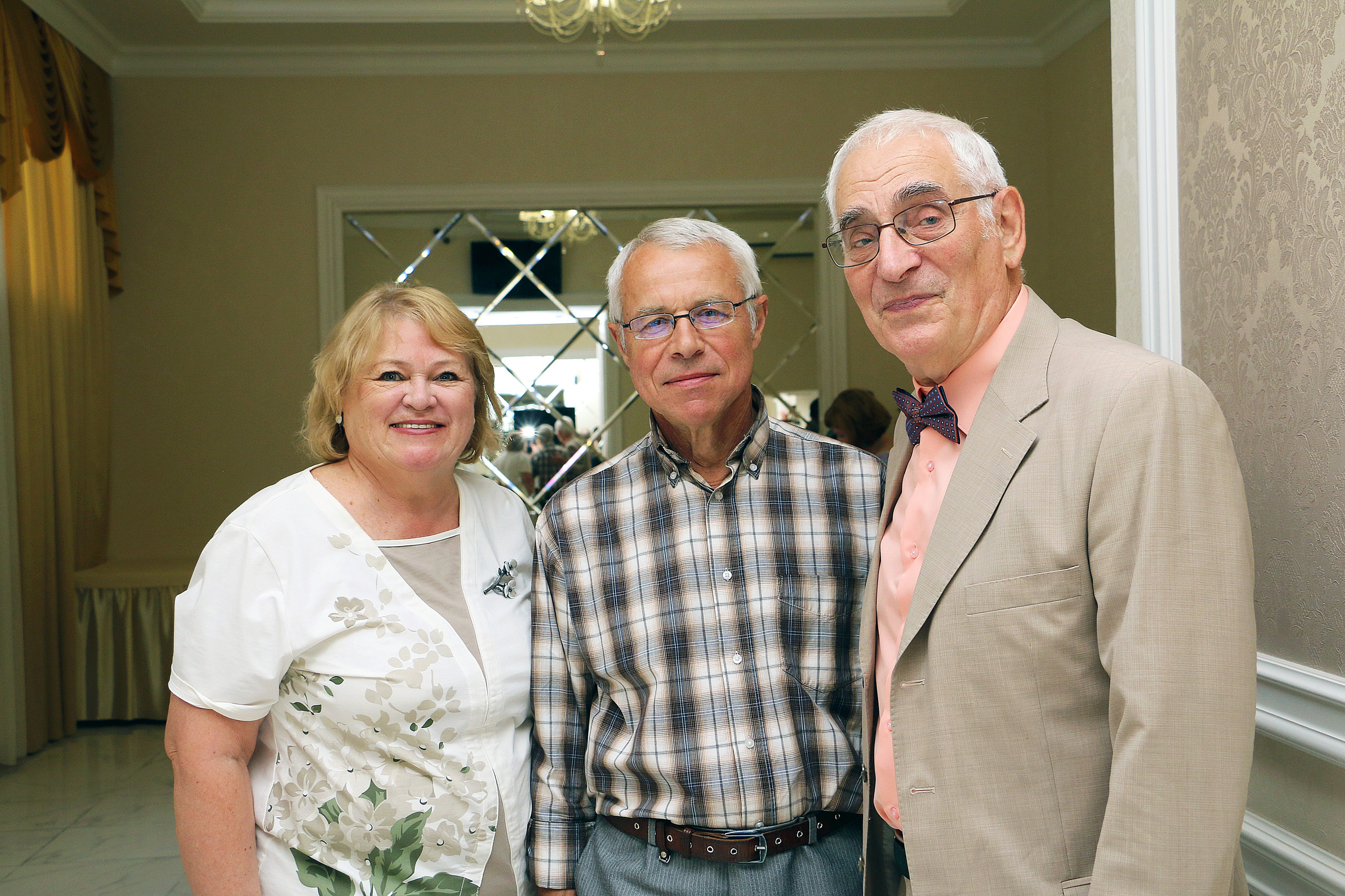 Юбиляр в кругу друзей