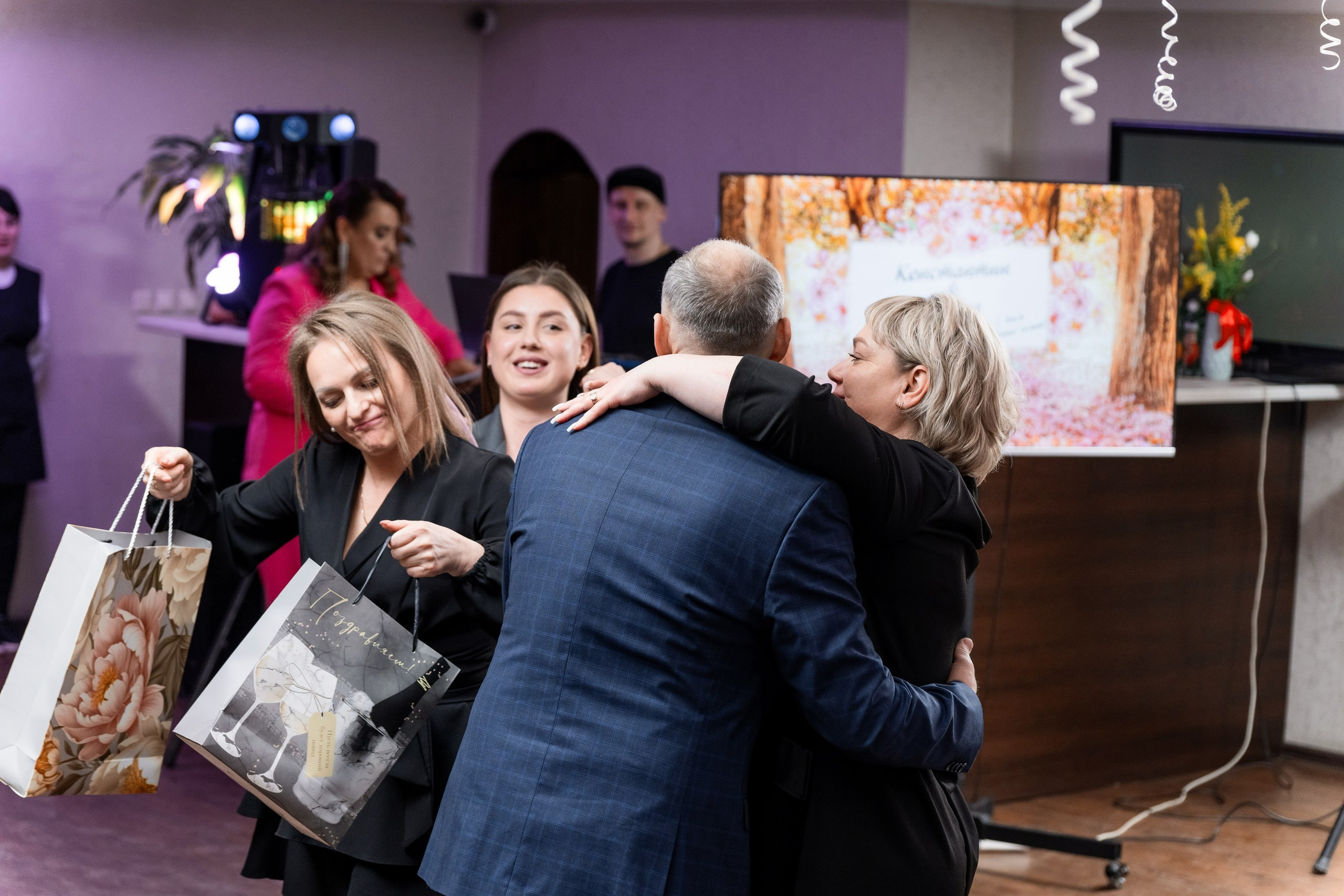 Фотосъемка 10-летнего юбилея свадьбы в Петропавловске-Камчатском, Юбилейная семейная фотосессия в Петропавловске-Камчатском, Романтическая фотосессия "Оловянная свадьба" в студии Петропавловска-Камчатского, Трогательные юбилейные фотосессии пар в Петропавловске-Камчатском, Стоимость профессиональной съемки юбилея брака в Петропавловске-Камчатском.