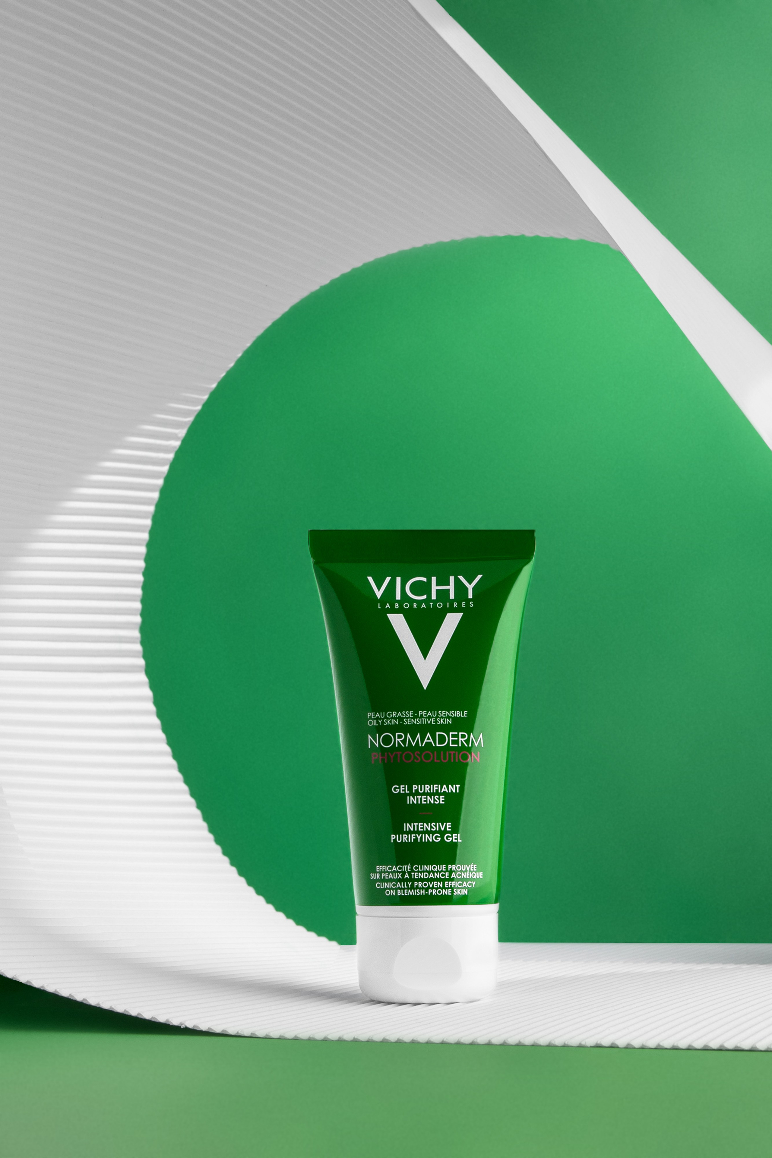 Рекламная фотография. Гель для умывания Vichy Normaderm. Фотография для сайта.