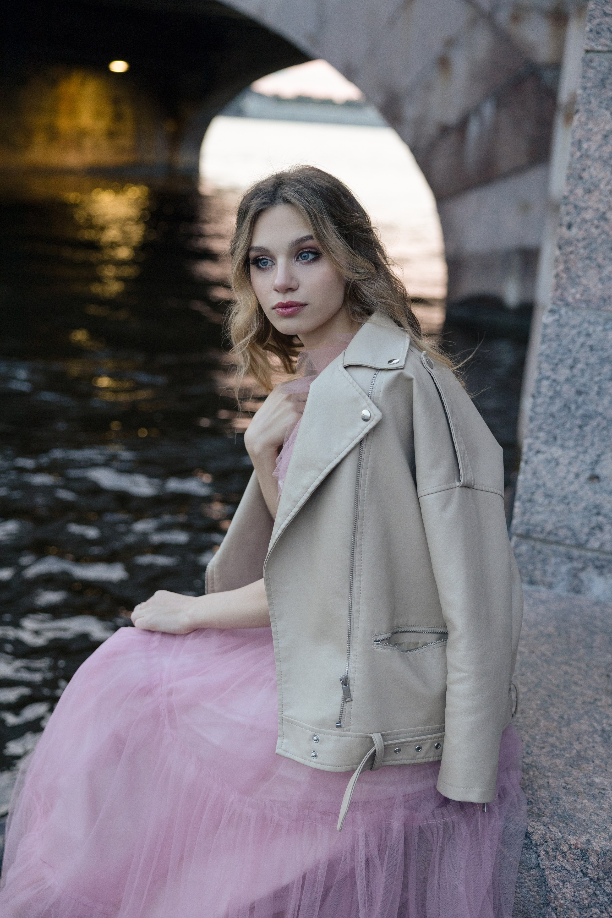 Фотопрогулка на фоне разведенных мостов. Белые ночи Питера. Фотограф в Санкт-Петербурге Вагнер Юлия