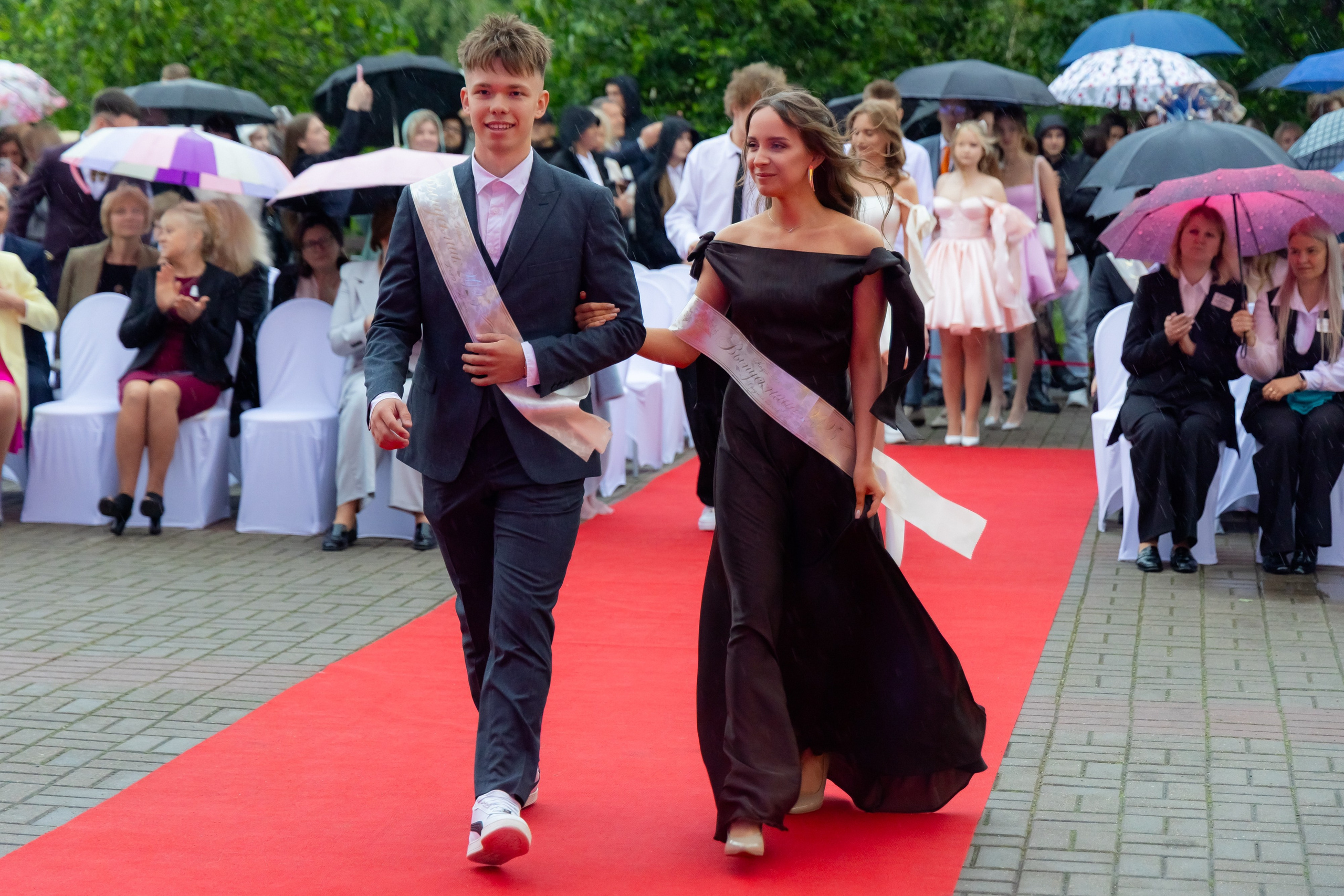 Школьный выпускной 2025 год в Минске, Беларуси. Свадебный фотограф в Минске/Беларуси Сергей Спиридонов