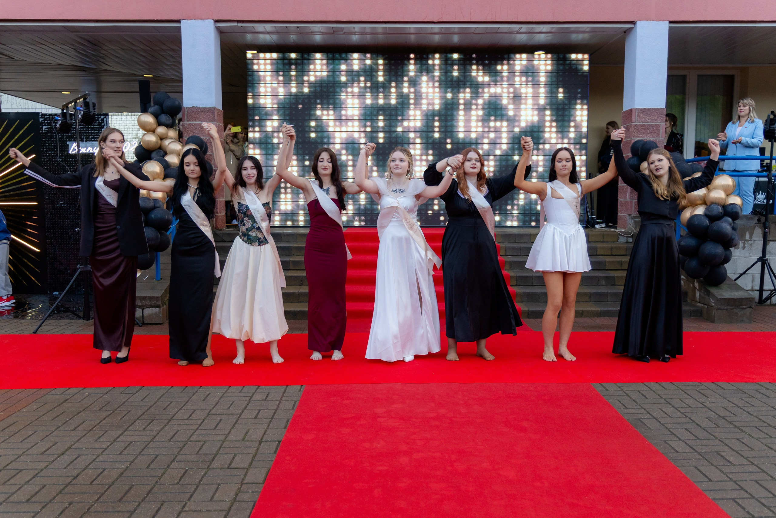 Школьный выпускной 2025 год в Минске, Беларуси. Свадебный фотограф в Минске/Беларуси Сергей Спиридонов