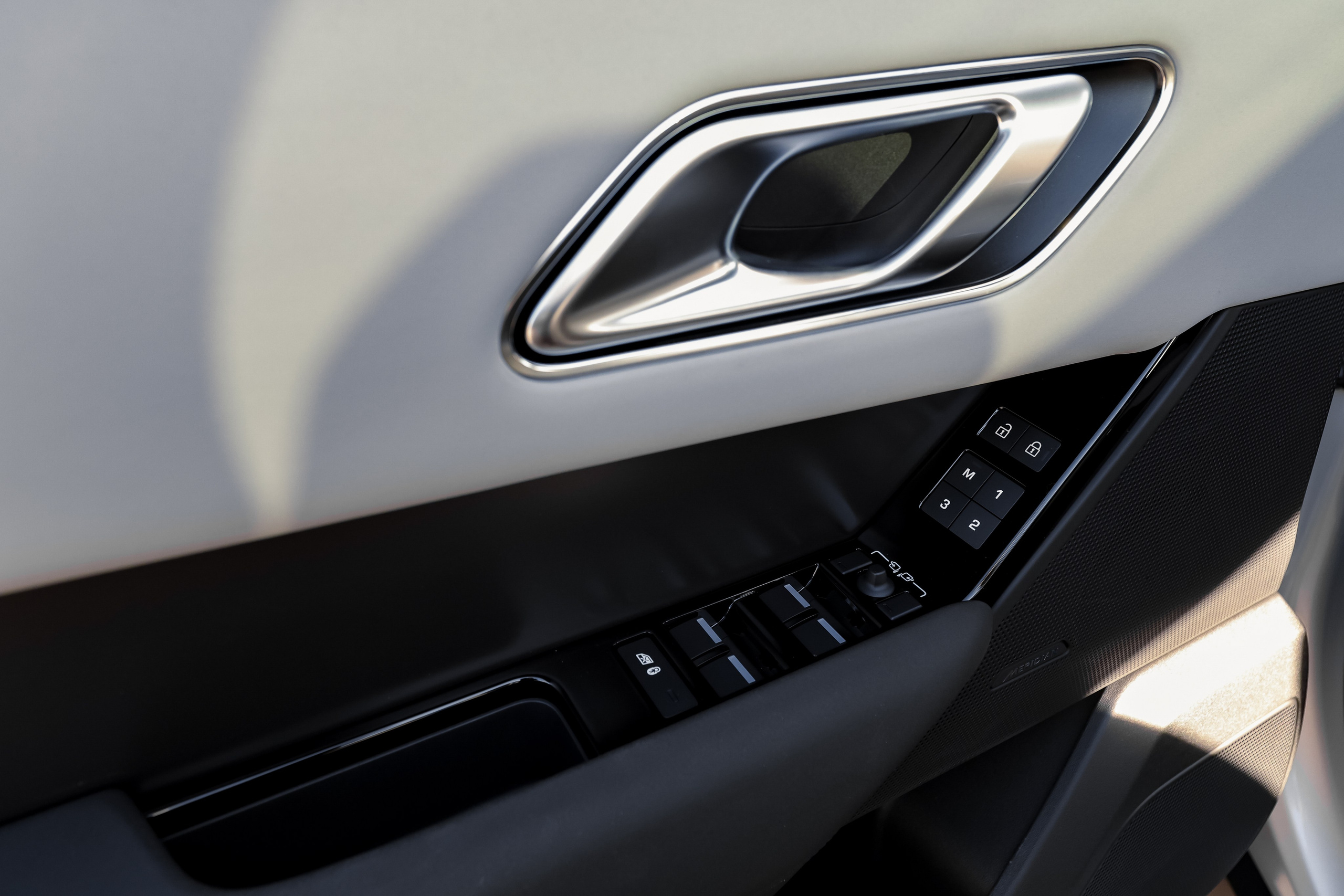 2024 Range Rover Velar 2.0 AT. Mixturecaptures