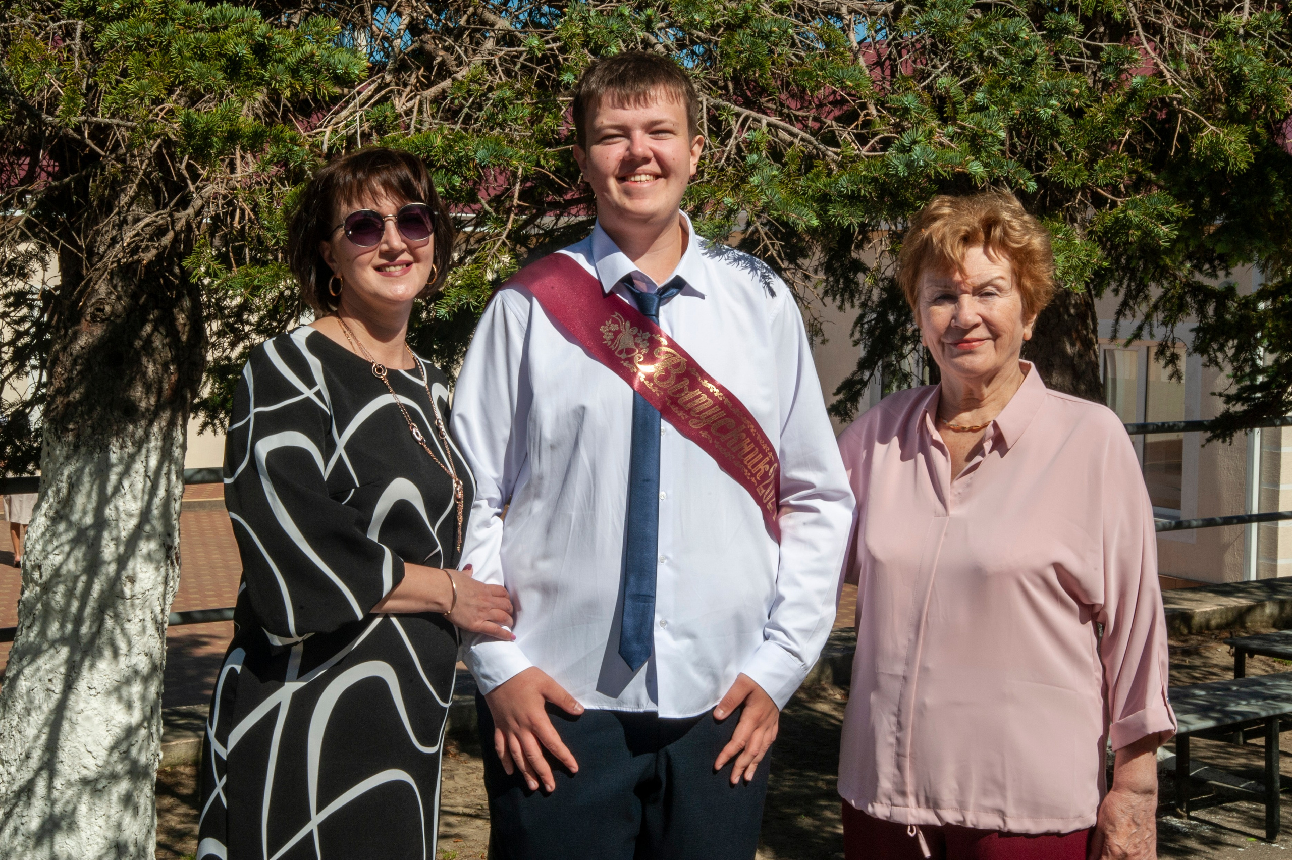 Последний Звонок МАОУ СОШ № 17 им. Эдуарда Есаяна — Архипо-Осиповка. Свадебный и семейный фотограф Денис Лукьянов в Краснодаре, Краснодарском крае и Республике Крым