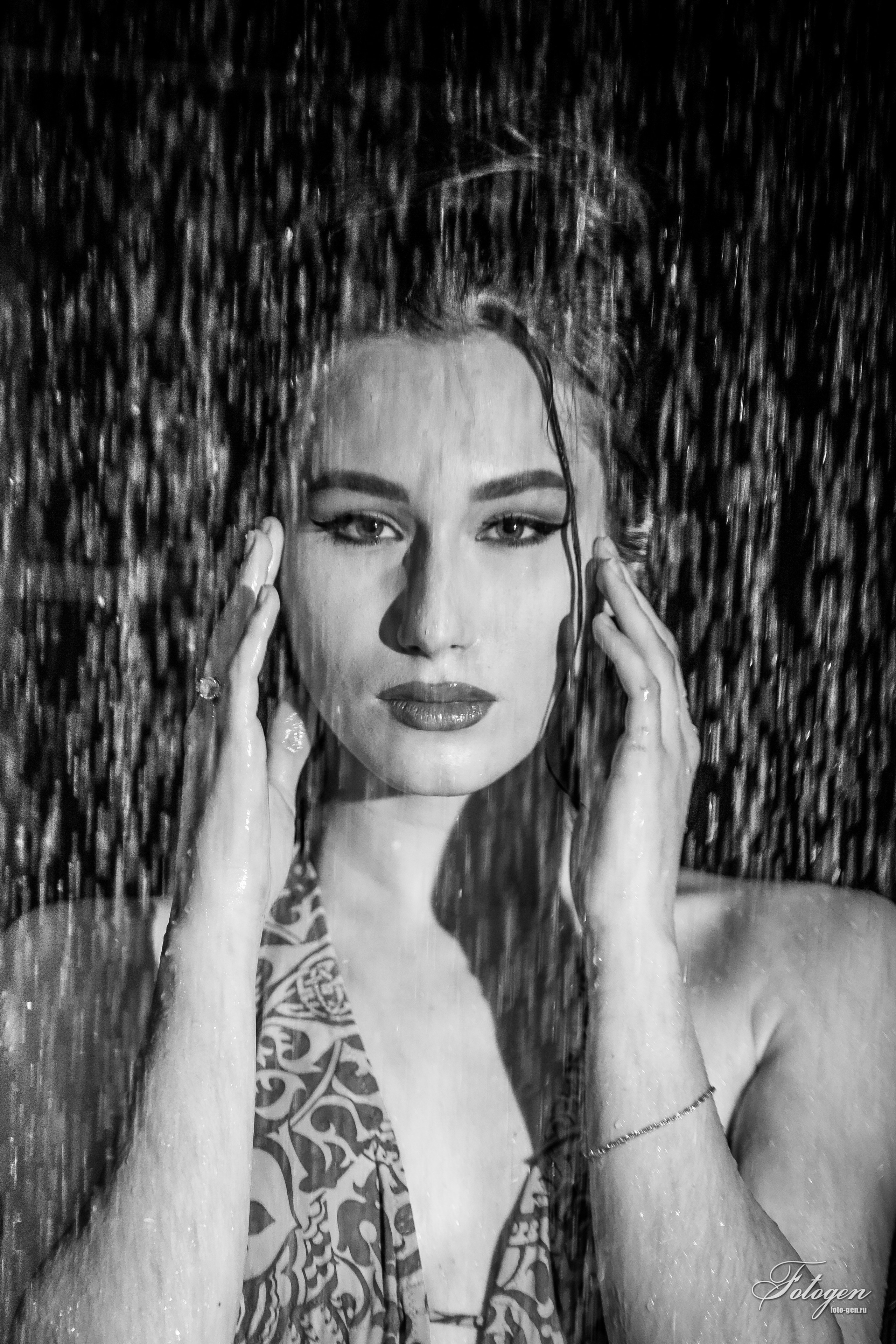 Аренда уникально аквастудии в Краснодаре: черный фон и водяная стена!. Интерьерная фотостудия FOTOGEN г. Краснодар