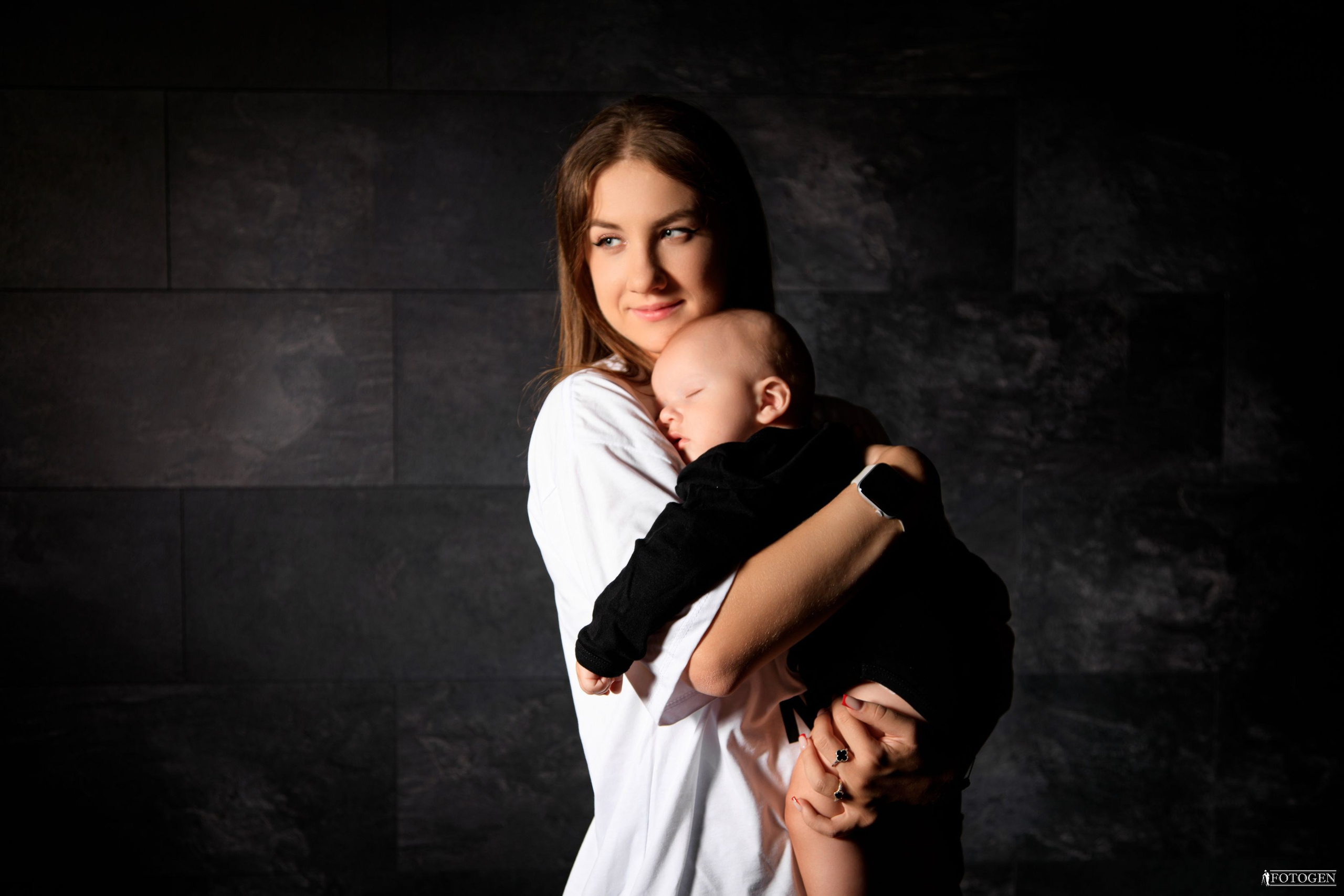 Семейная фотосессия: мама с детьми | Портфолио Fotogen. Интерьерная фотостудия FOTOGEN г. Краснодар