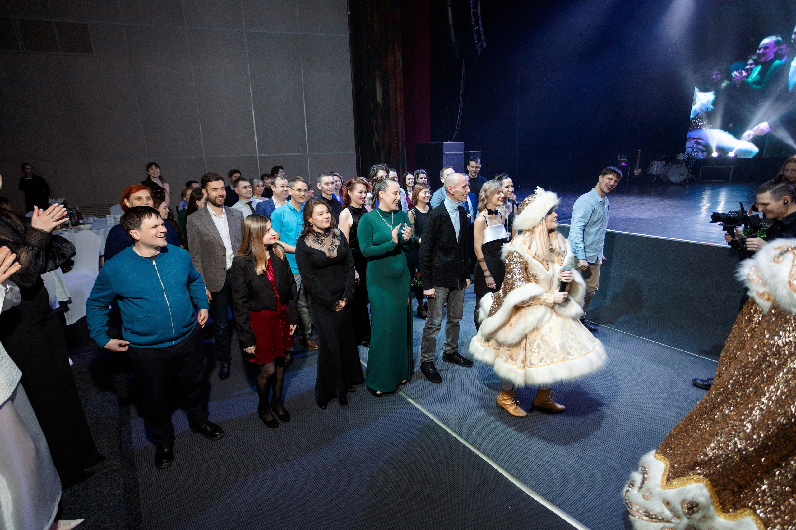 РЕПОРТАЖ: НОВЫЙ ГОД В ДК МЕТАЛЛУРГ. Профессиональный фотограф в Ижевске Леша Петров