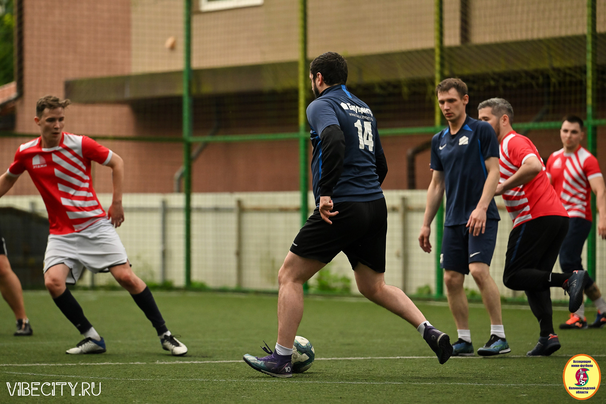 ИГРЫ МИНИ-ФУТБОЛЬНОЙ И КОРПОРАТИВНОЙ ЛИГИ. VIBECITY.RU Вайб Сити Ру Фоторепортажи Фотоотчеты Калининград