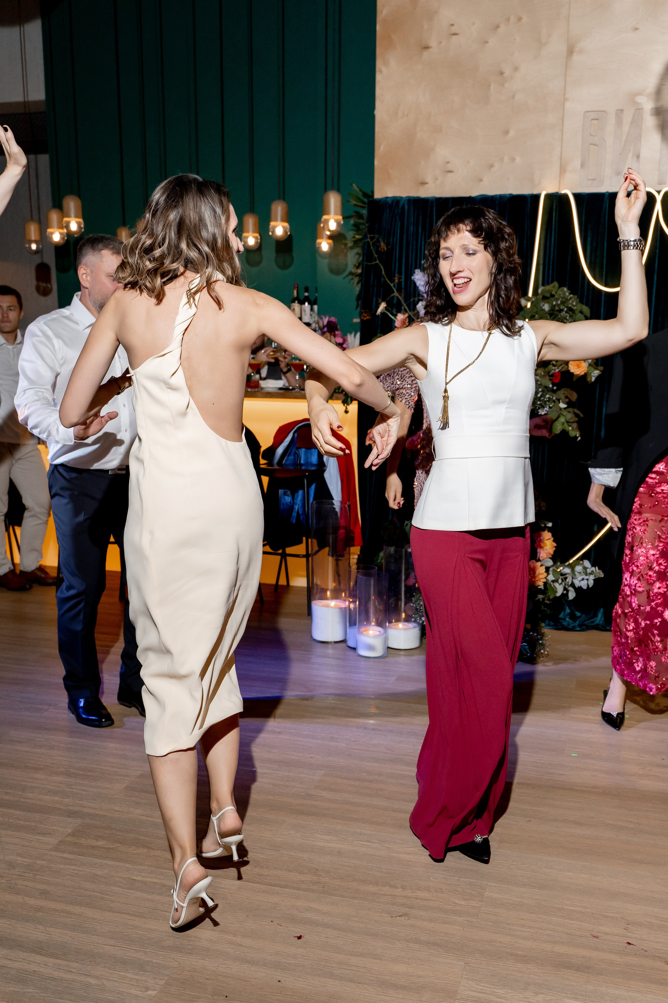 Репортаж мероприятия, репортажная съемка в Москве и Московской области, фотограф на мероприятие, фотосъемка юбилея, репортаж свадьбы, event, фотосессия на фотозоне, фотограф на юбилей, фотограф на день рождения, репортажный фотограф, съемка мероприятия, съемка на фотозоне, фотограф на корпоратив, фотограф на свадьбу, фотограф на детский праздник, фотограф на выпускной. Свадебный репортаж в лофте.