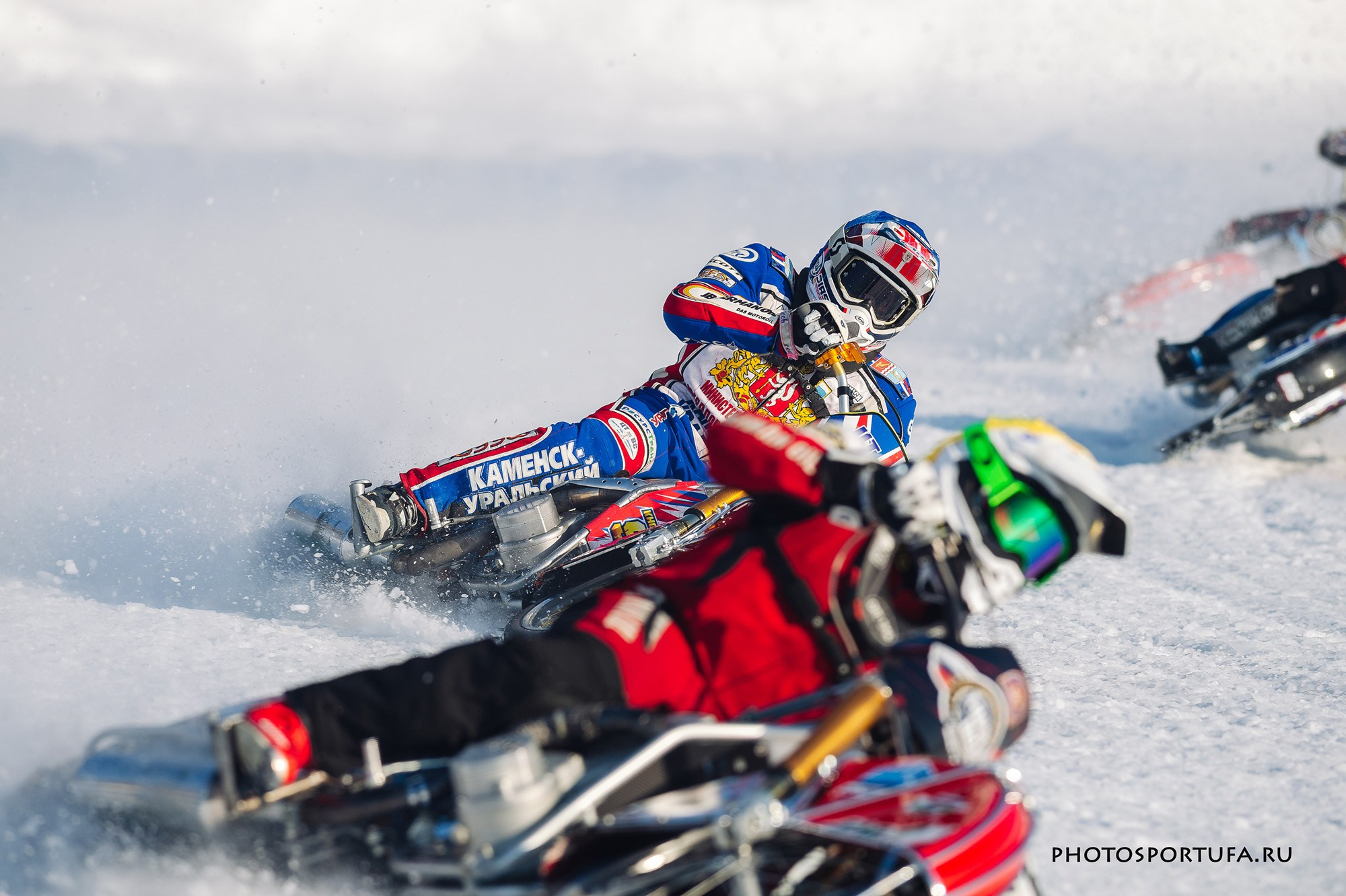 Мотогонку на льду. Спортивный фотограф в Уфе Евгений Буров