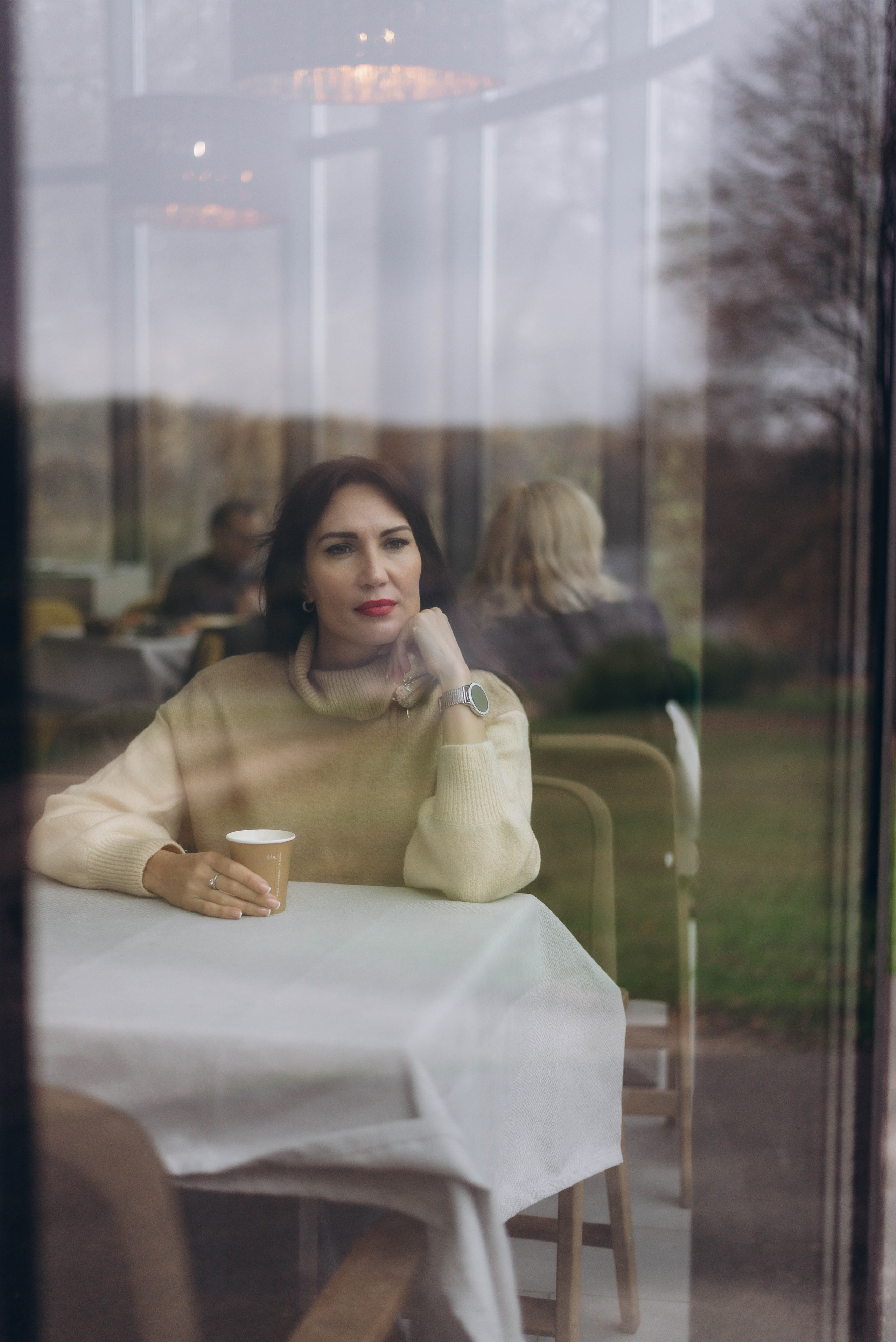 Прогулочная фотоссесия для девушки в парке. Семейный фотограф в Железнодорожном Масаева Елена