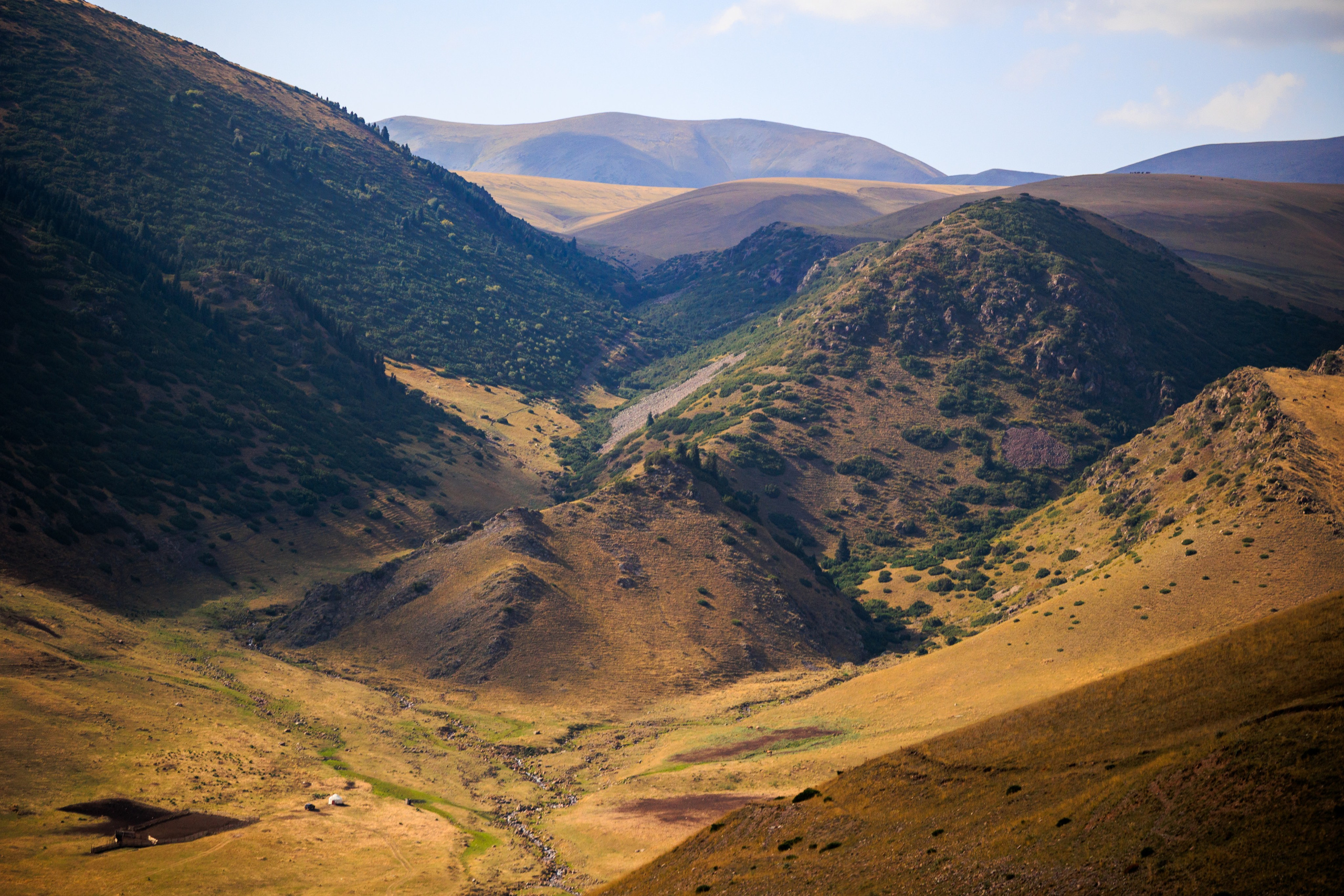 Поездка на плато Ассы и за пределами. Экскурсии и туры по Алматы