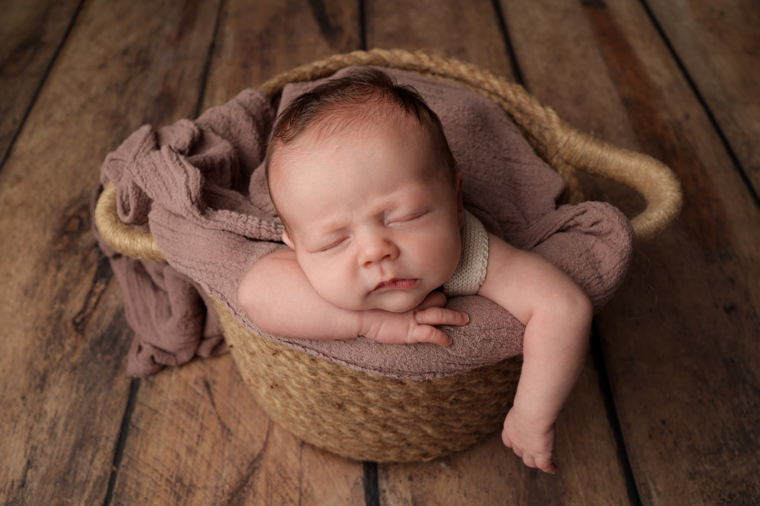 Нежная и милая фотосессия первых дней жизни Вашего ребенка в Минске. Фотограф новорождённых Минск — стоимость newborn фотосессии в Минске