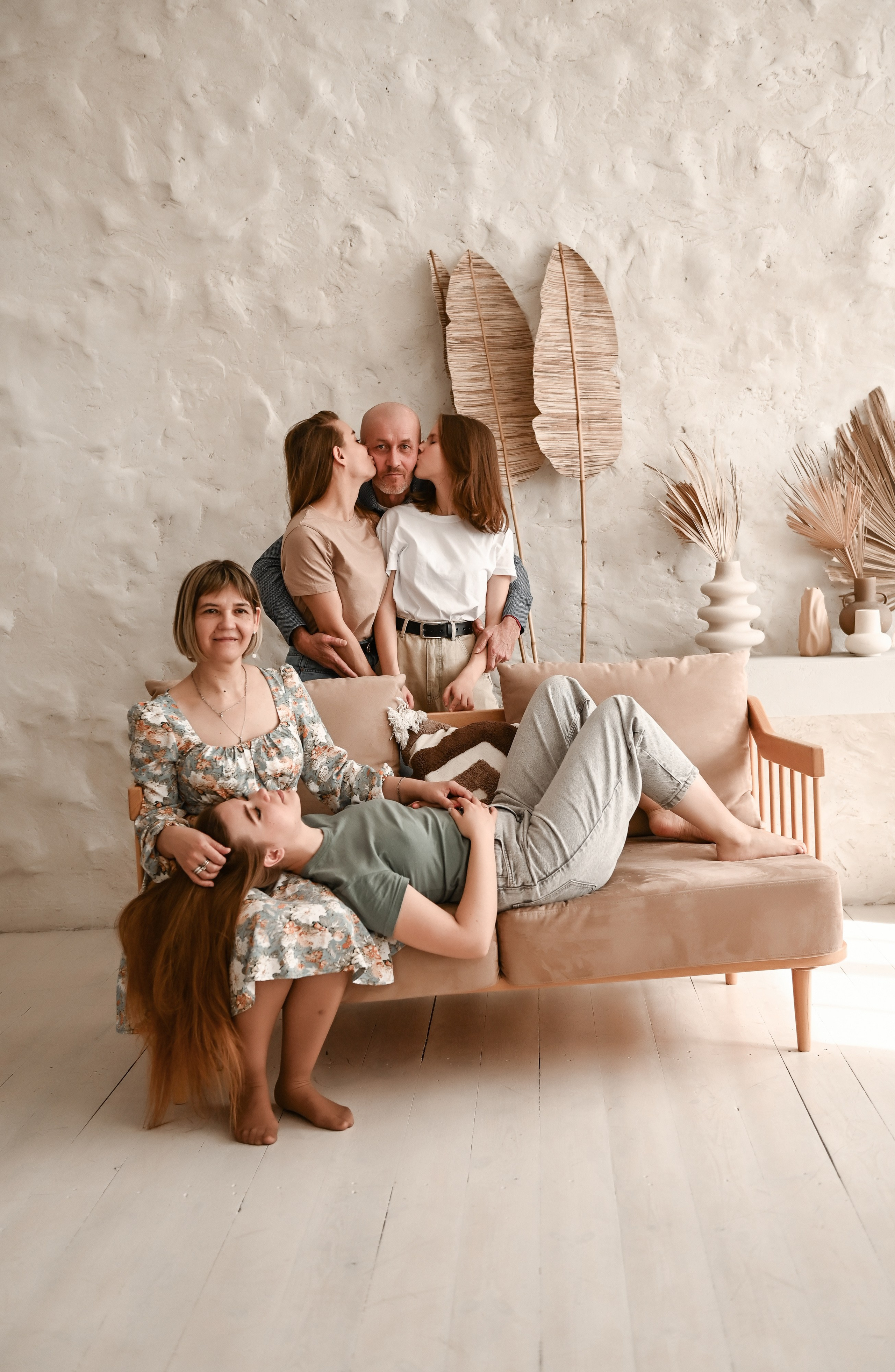 Семейная студийная  фотосессия 2. Свадебный, семейный, детский, контент фотограф в Омске Максим Ильин