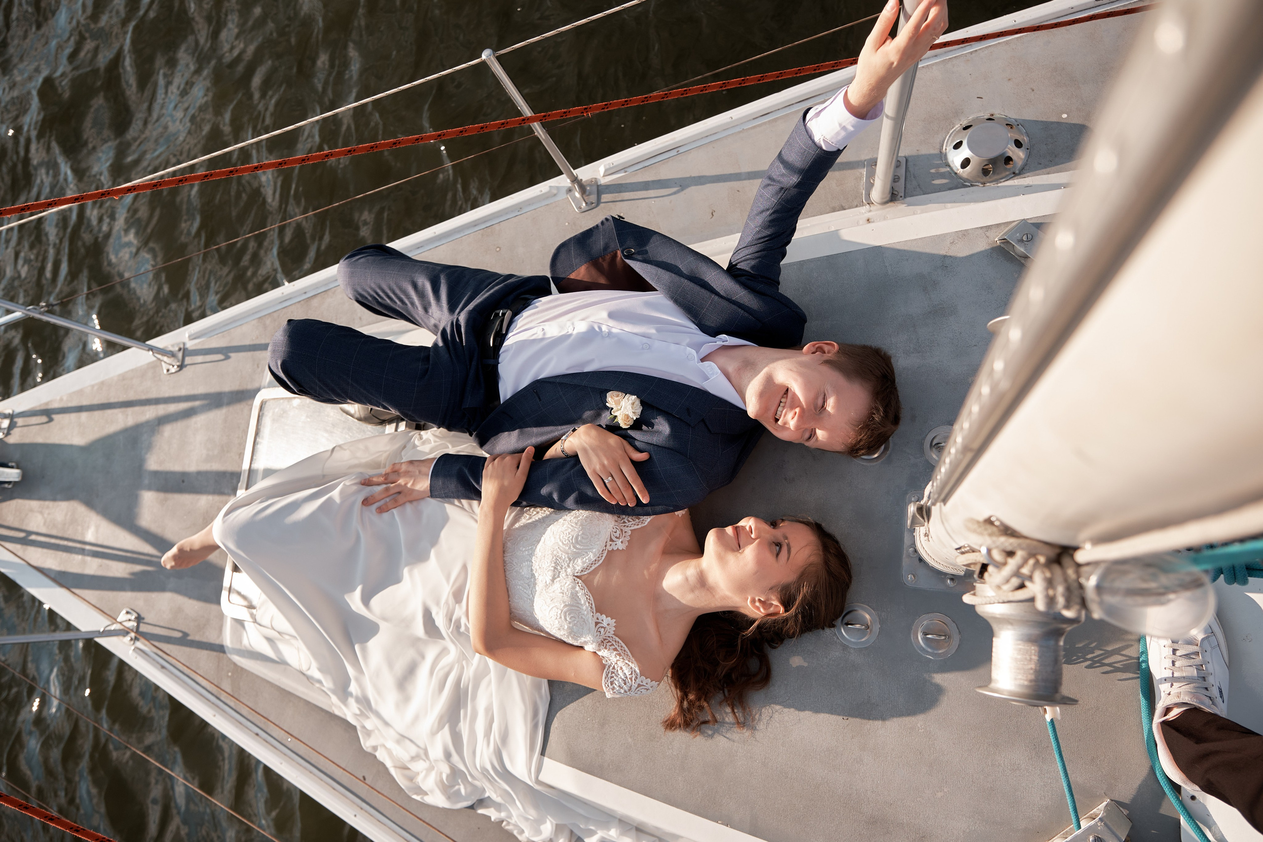 Яхта парус. Свадьба. Свадебный и портретный фотограф в Екатеринбурге Александр Блюденов