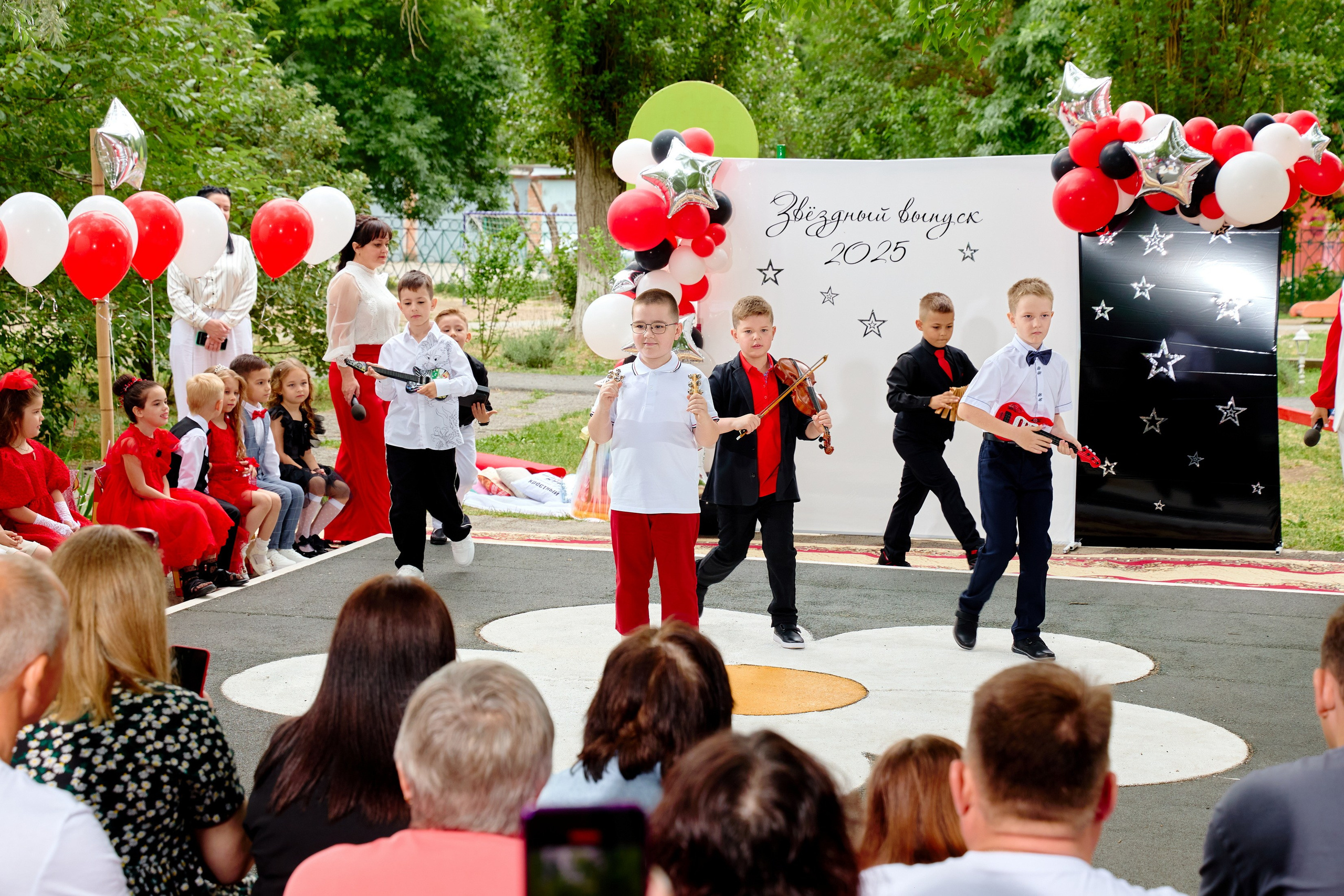 Выпускной 45 сад. Фотограф Выпускные альбомы Таганрог Сергей Коробченко