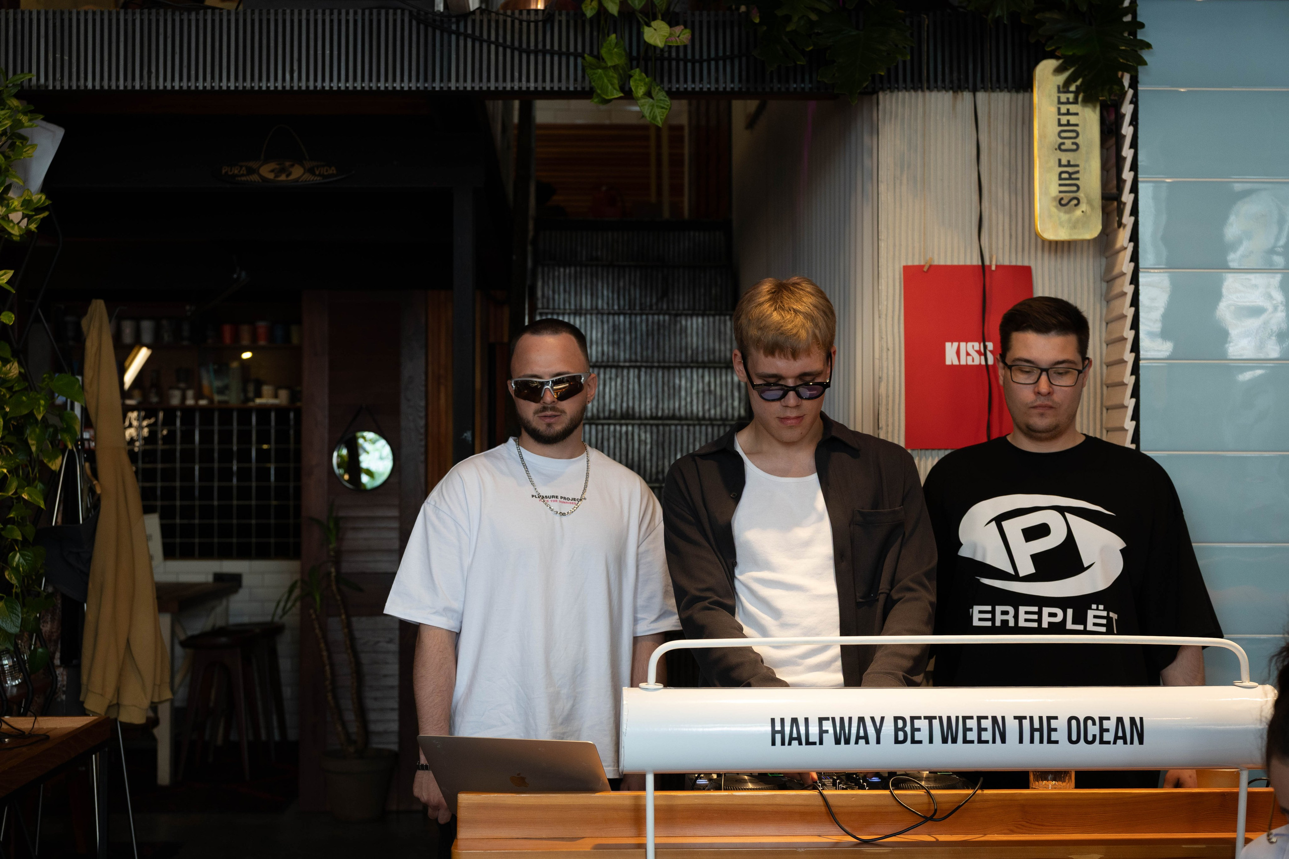 Утренняя вечеринка в Surf