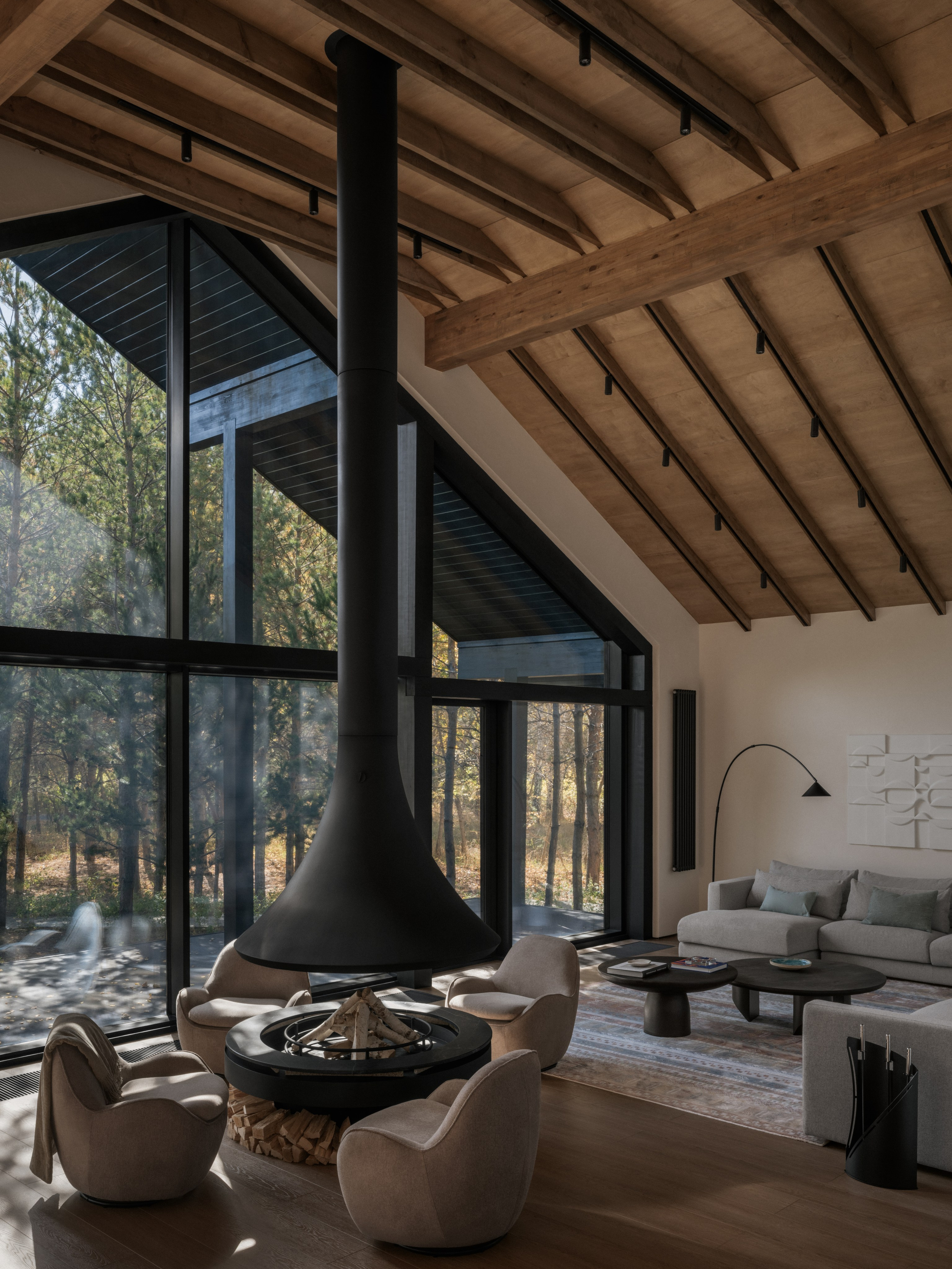 Дом в лесу — фотосъёмка загородного дома. Роман Якунин — интерьерный фотограф в Алматы