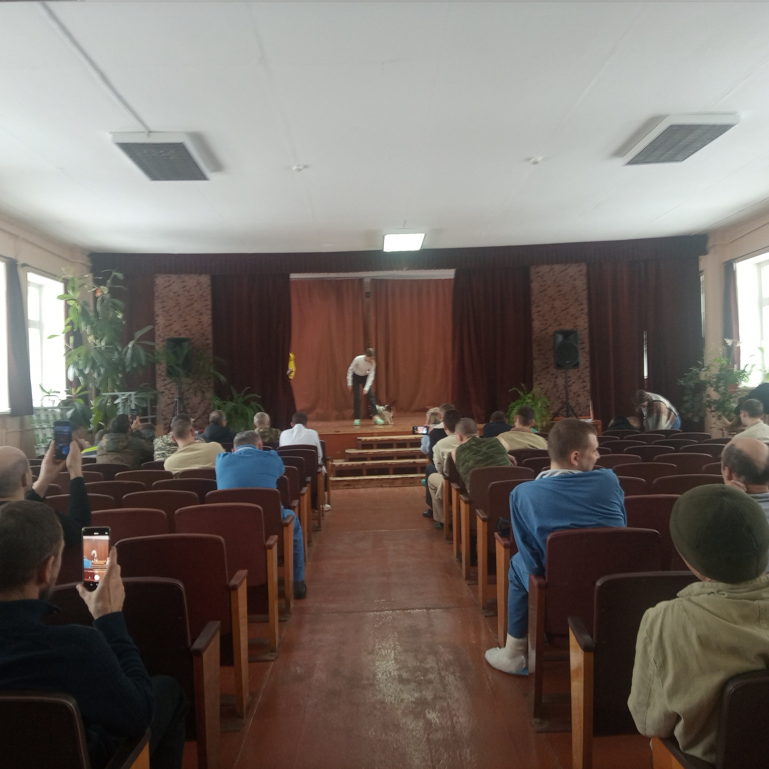 Праздничный концерт для раненых госпиталя п.Мулино. НРОО КЦ "Собаковод"