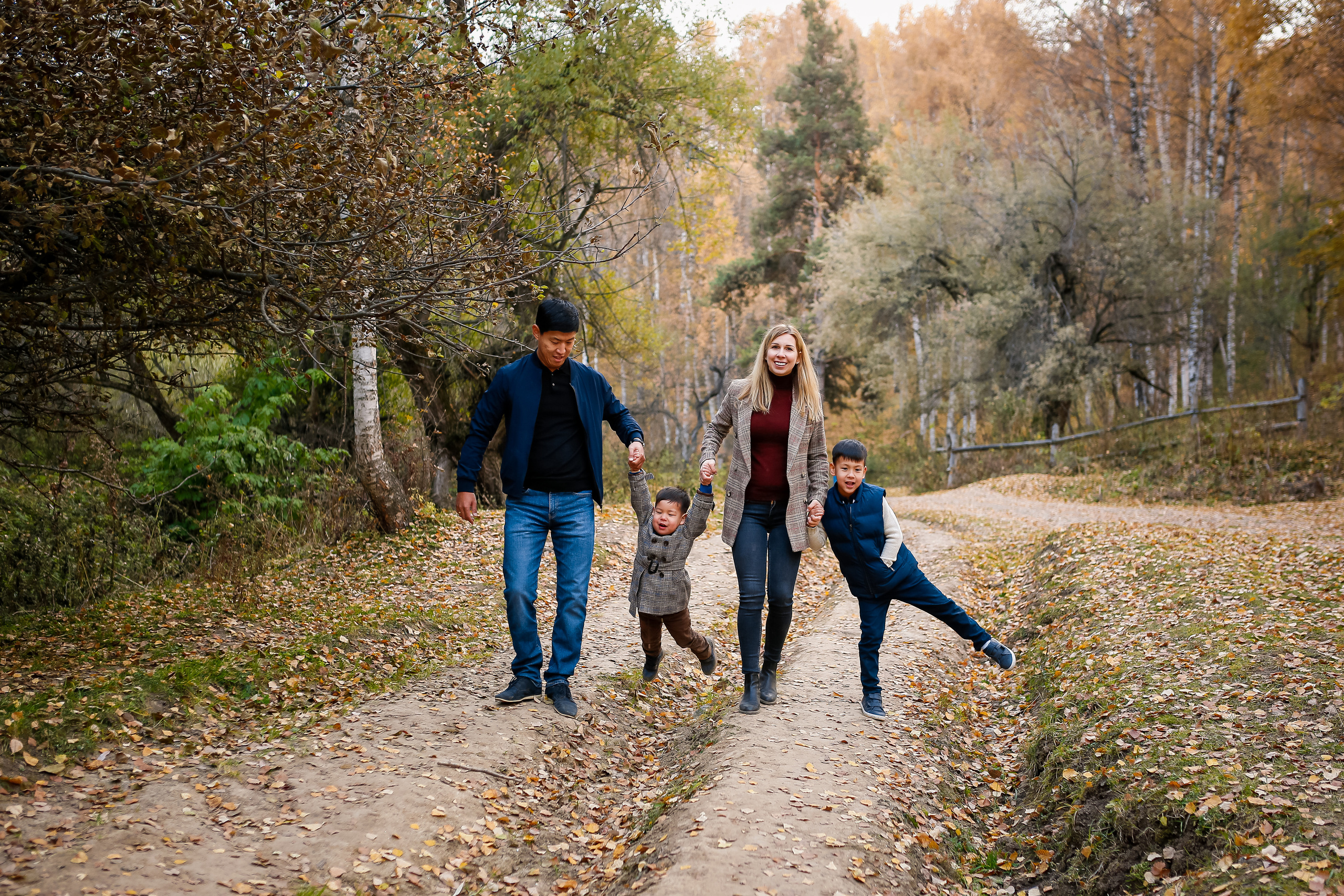 Ак-Кайын. Семейная фотопрогулка. Отбасылық фотограф Алена Шаталова