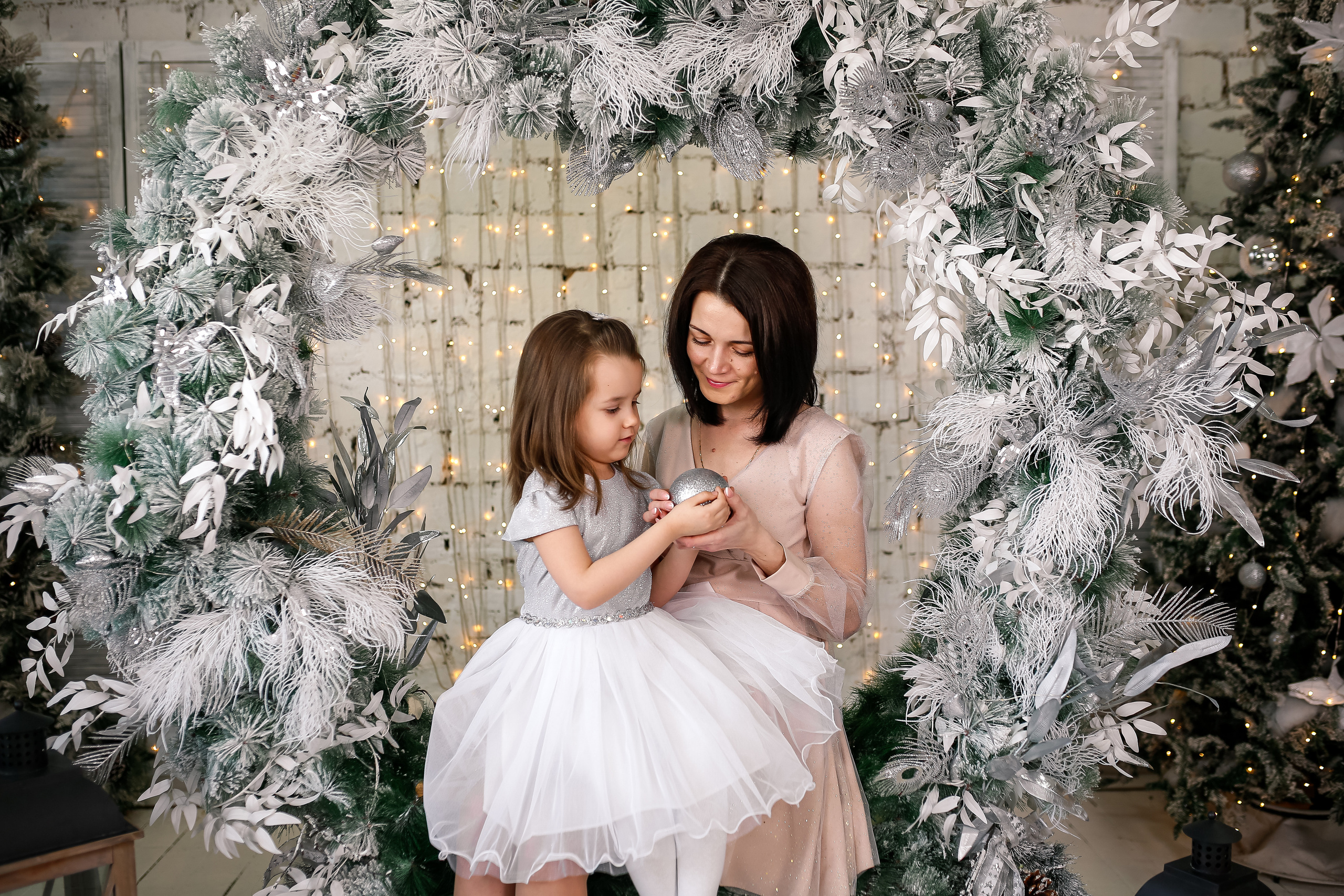 Мама и дочь. Съемка в студии. Отбасылық фотограф Алена Шаталова