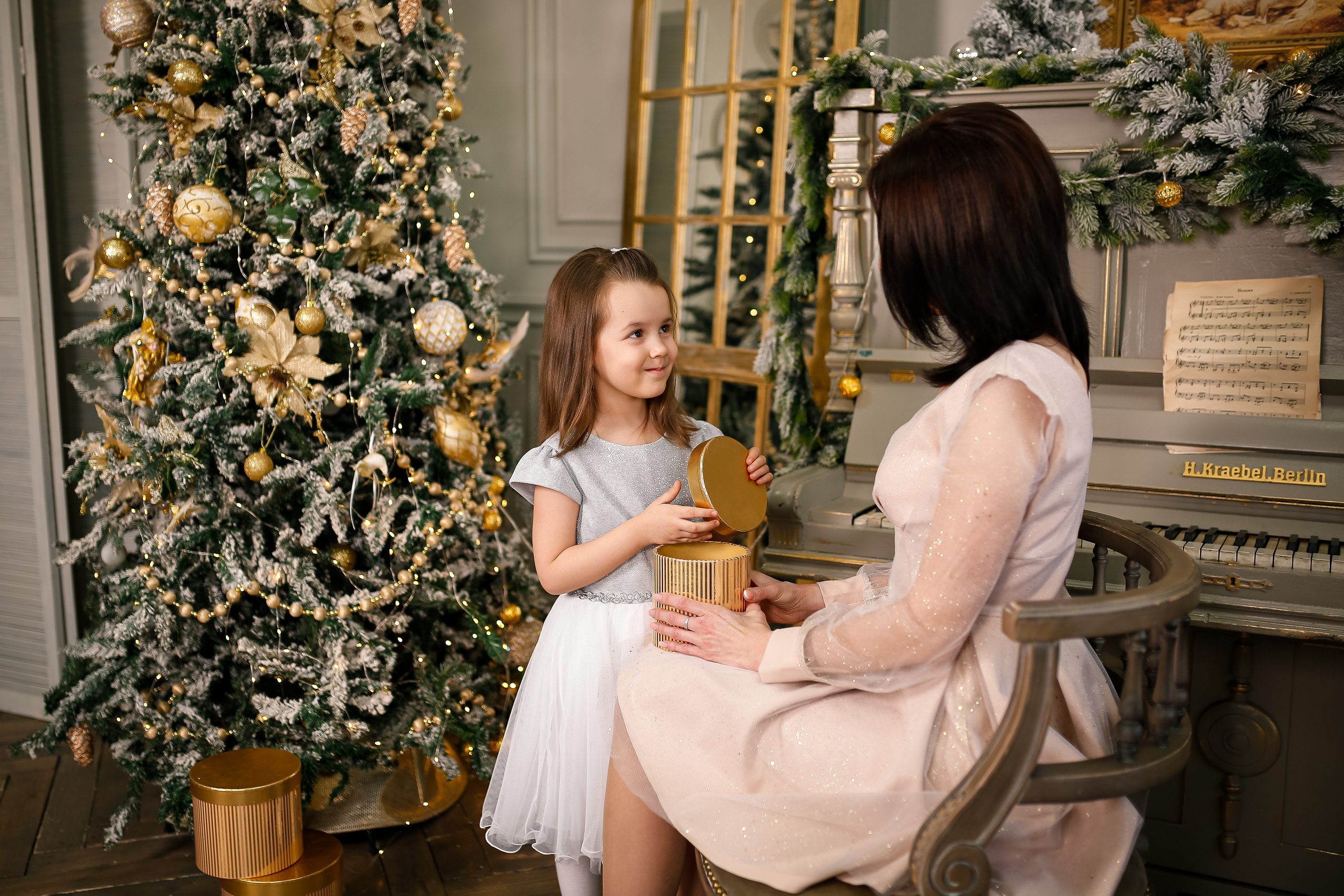 Мама и дочь. Съемка в студии. Отбасылық фотограф Алена Шаталова