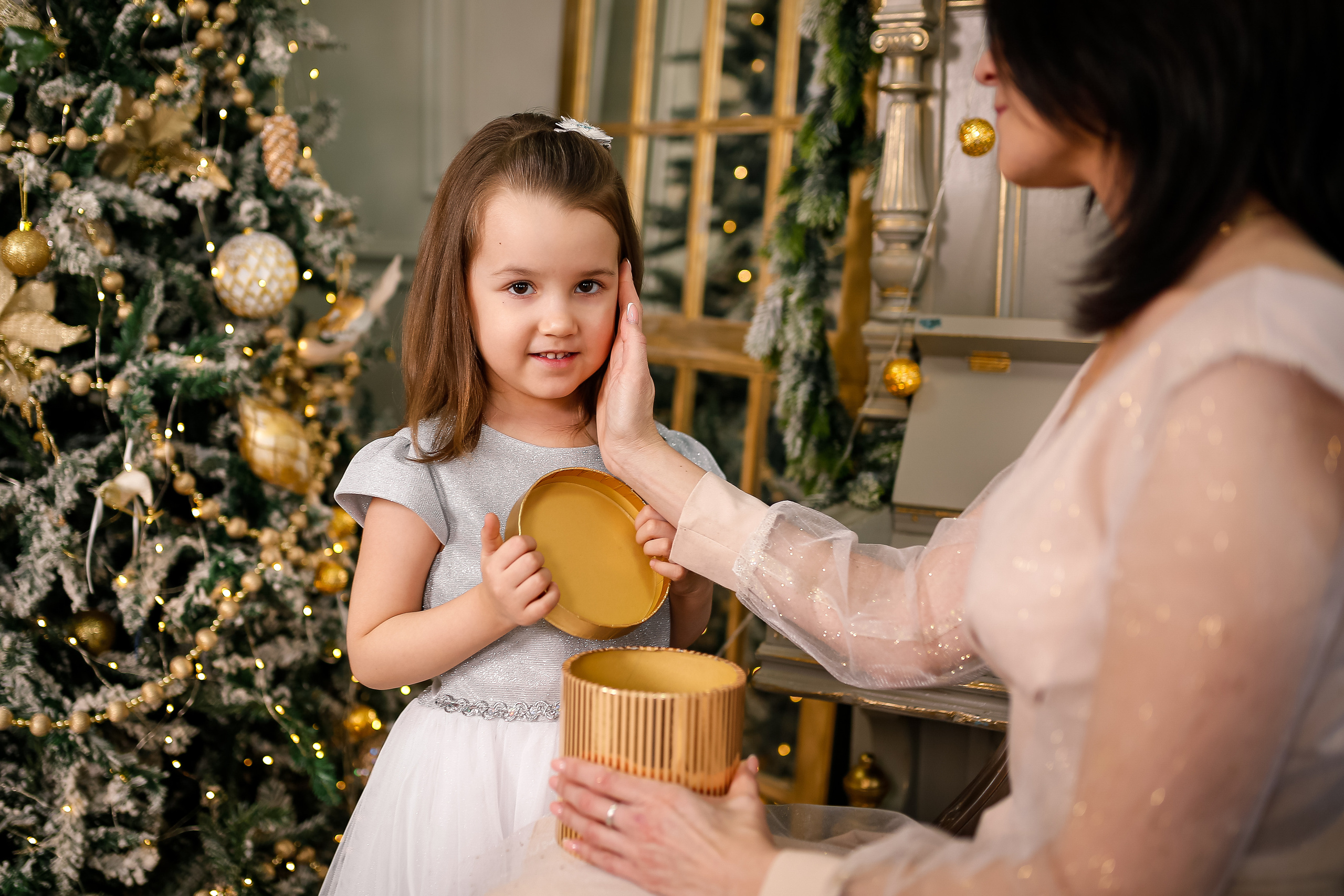 Мама и дочь. Съемка в студии. Отбасылық фотограф Алена Шаталова