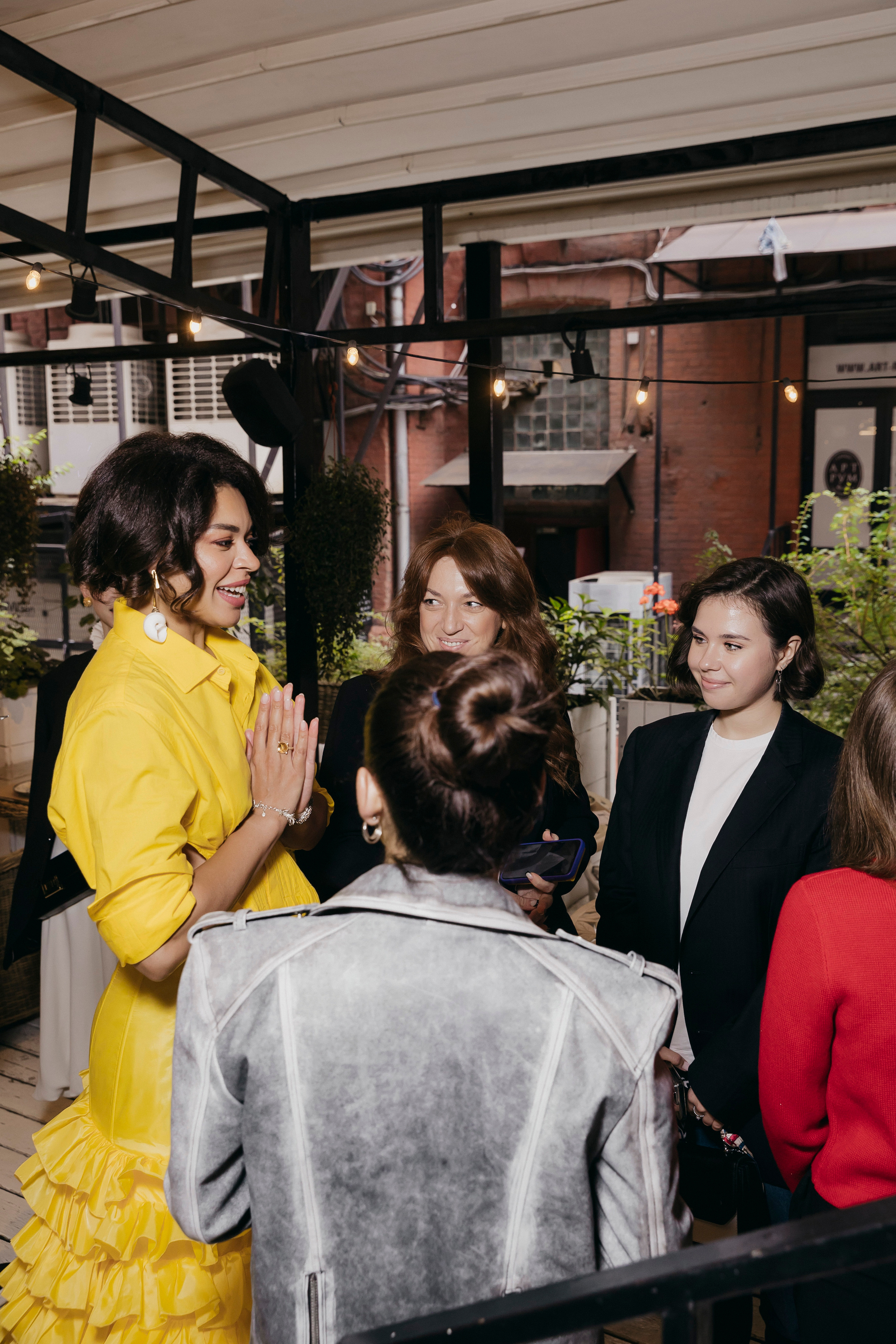 «Женщина Вправе сказать»: коллаборация Катерины Кейру и ресторана «Сыр. «Птичка на проводе»: информационный портал в Москве