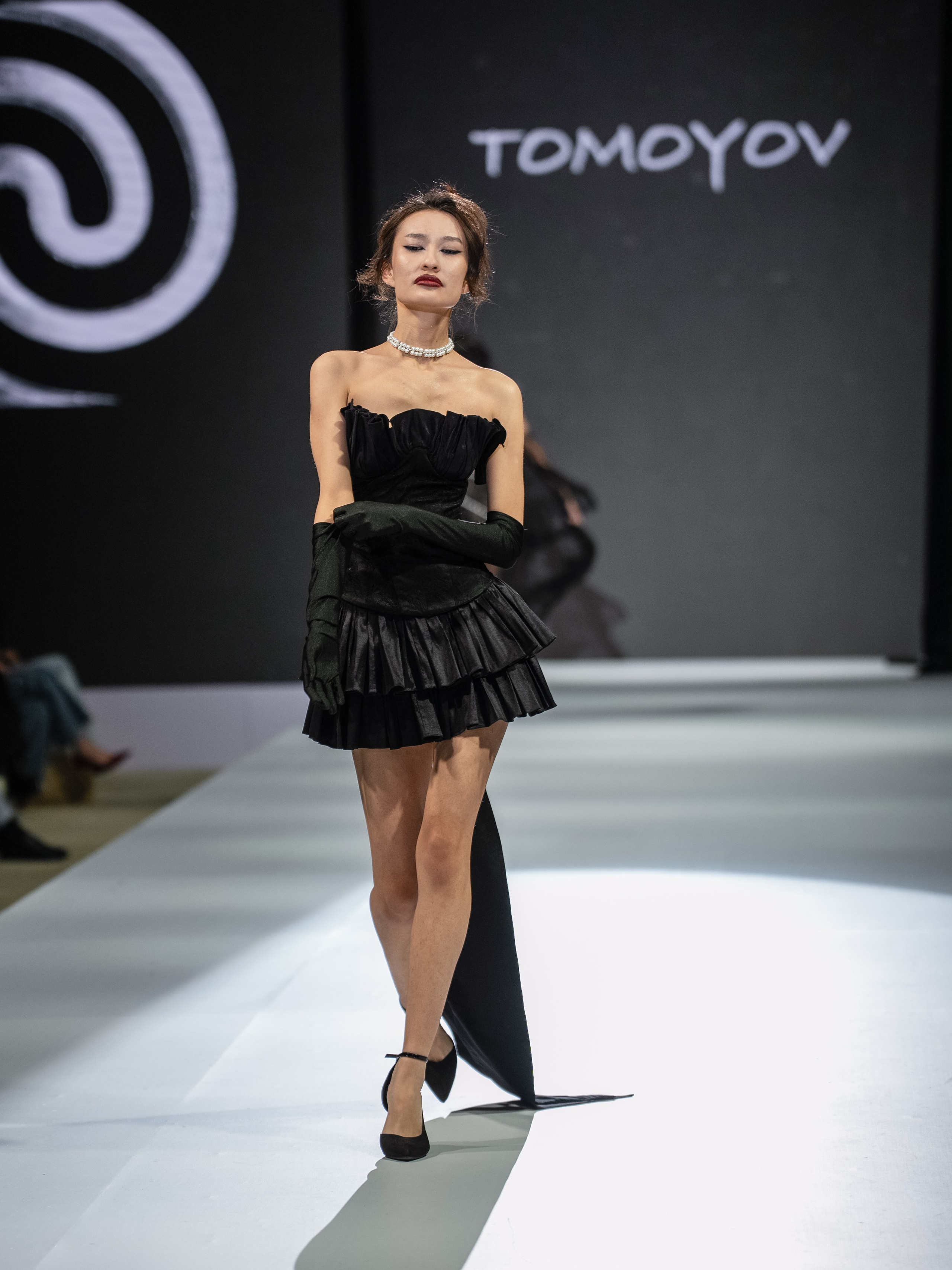 Eurasia Fashion Week Tomoyov. Сайт Алматинского НЮ АРТ, будуар и фэшн фотографа Дениса Карпенко