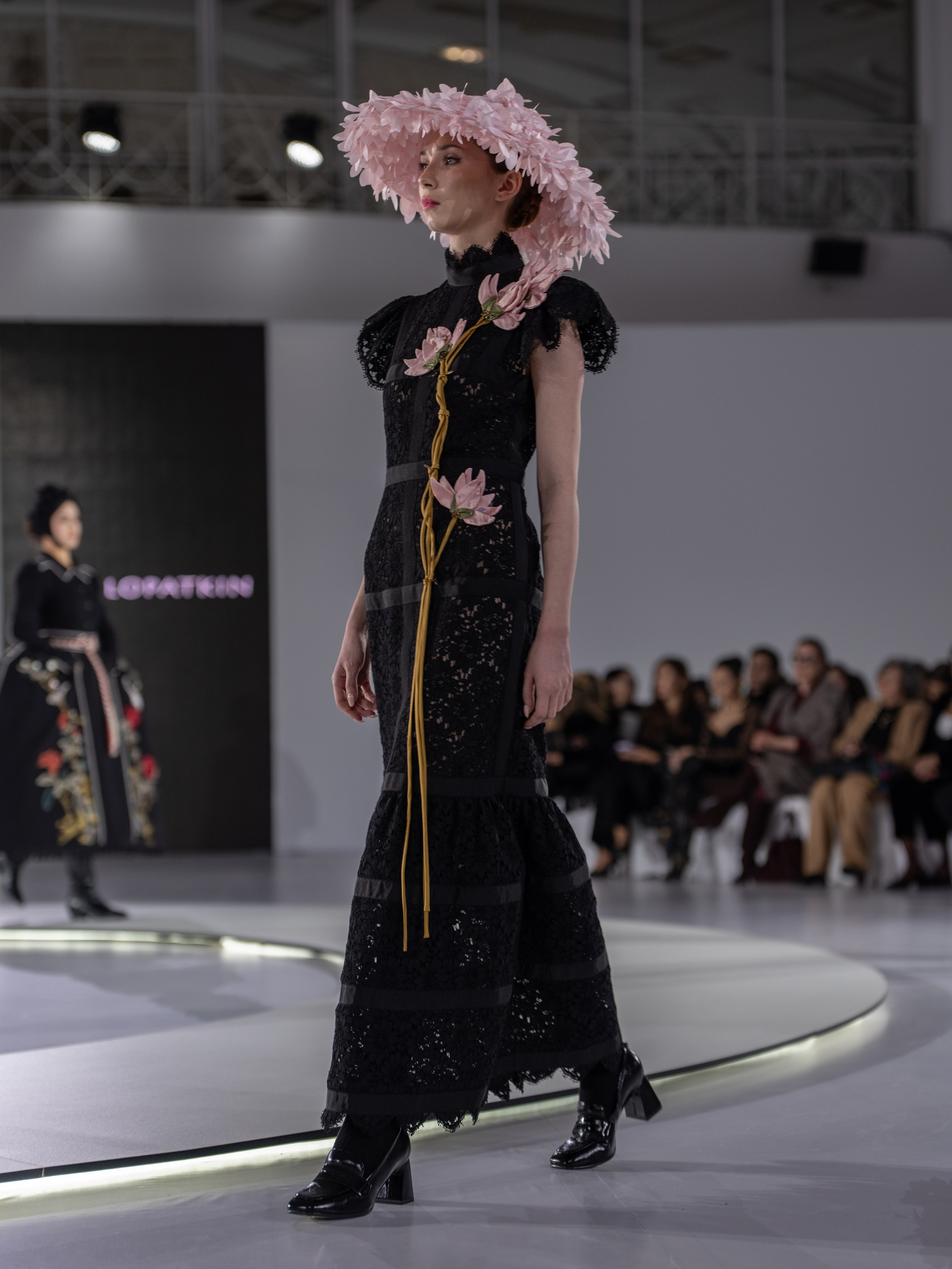 Дизайнер Stas Lopatkin. Сайт Алматинского НЮ АРТ, будуар и фэшн фотографа Дениса Карпенко