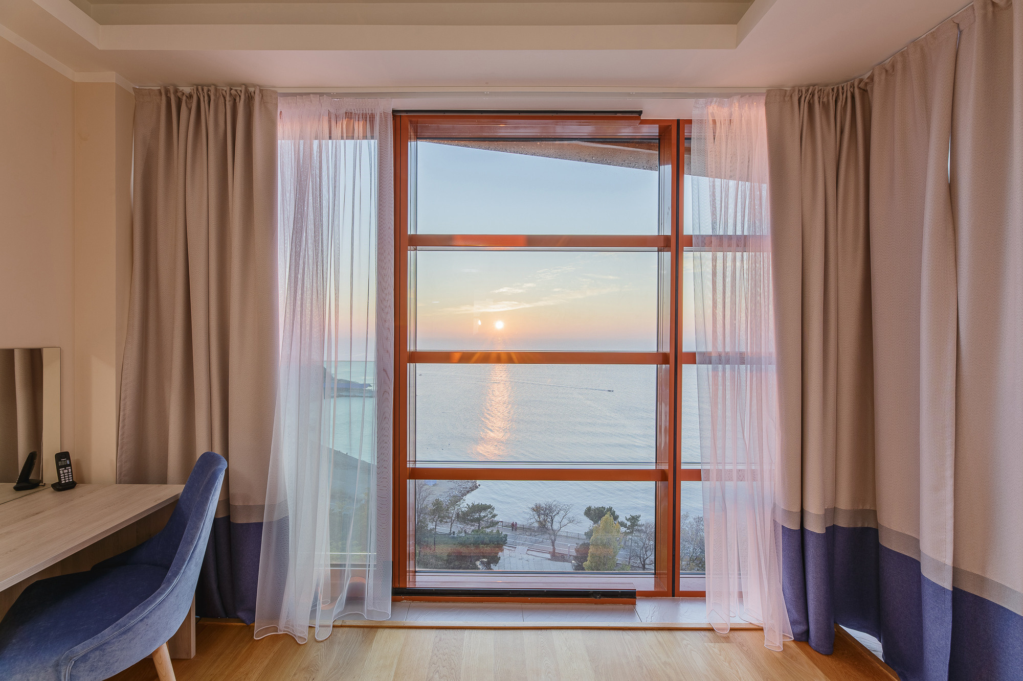 Renatphoto-Интерьерная и экстерьерная фотосъёмка номеров и территории в Витязево. Профессиональная фотосъёмка интерьеров, предметная фотосессия еды для меню г. Анапа