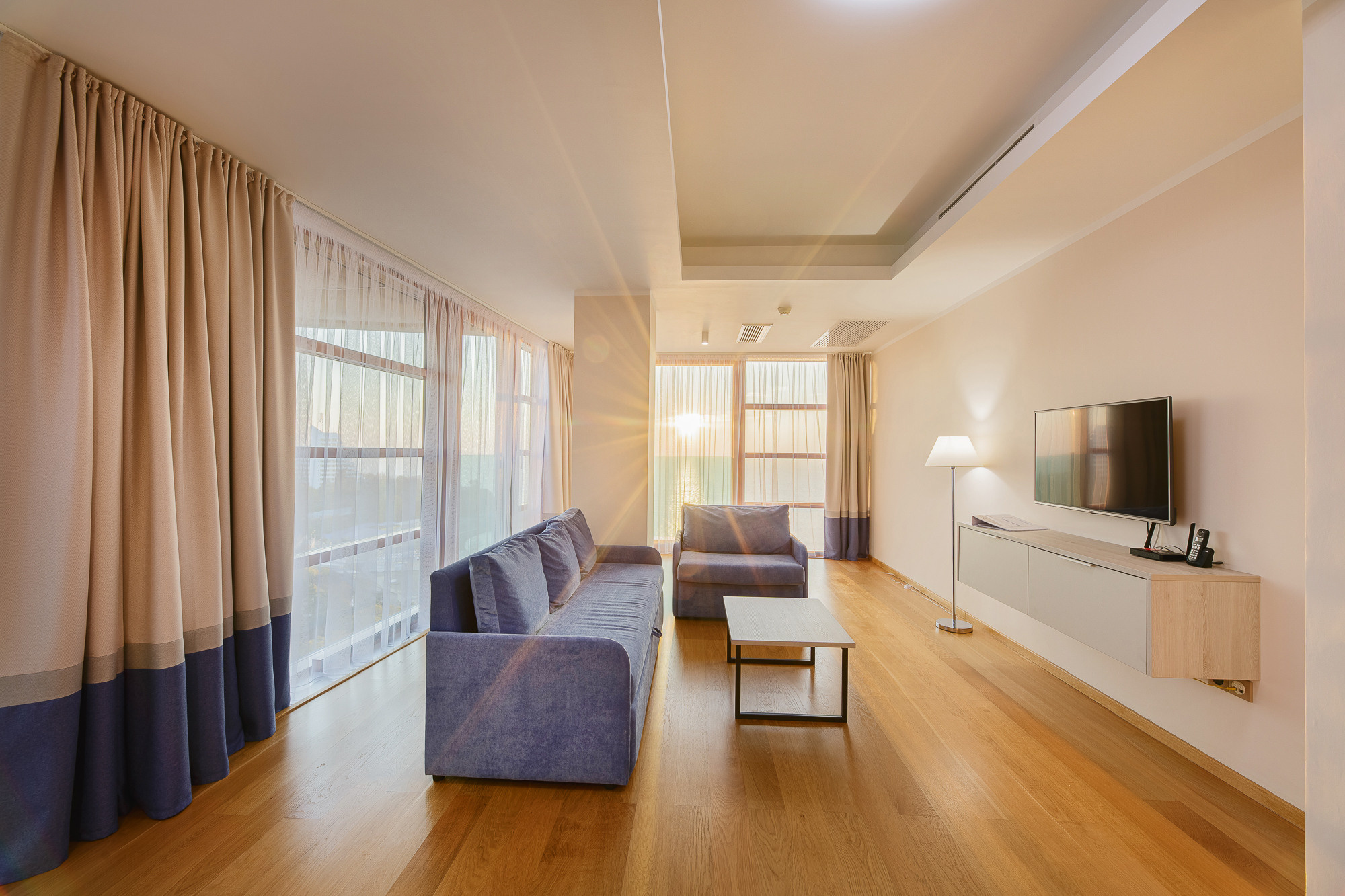 Renatphoto-Интерьерная и экстерьерная фотосъёмка номеров и территории в Витязево. Профессиональная фотосъёмка интерьеров, предметная фотосессия еды для меню г. Анапа