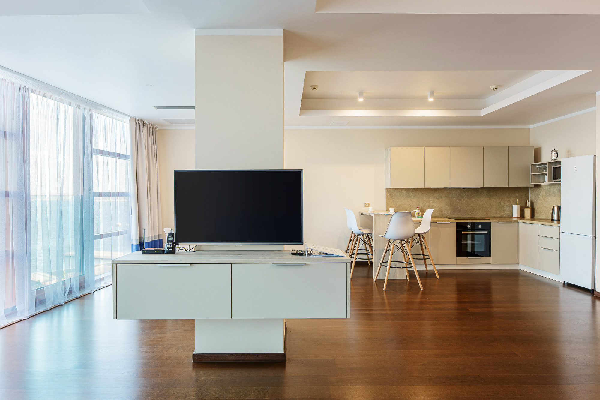 Renatphoto-Интерьерная и экстерьерная фотосъёмка номеров и территории в Витязево. Профессиональная фотосъёмка интерьеров, предметная фотосессия еды для меню г. Анапа