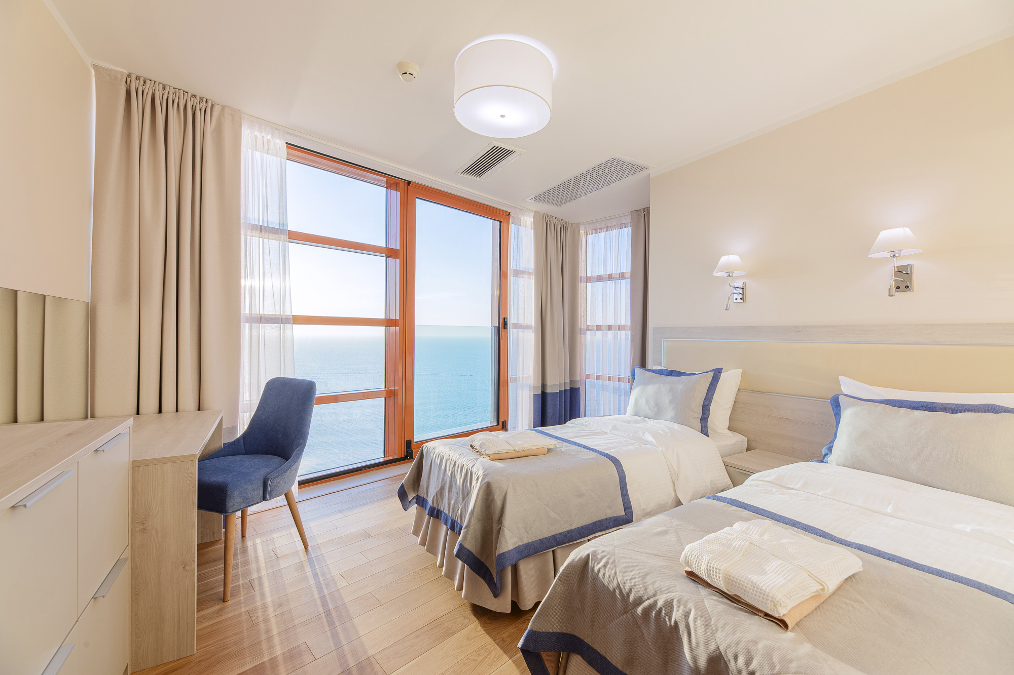 Renatphoto-Интерьерная и экстерьерная фотосъёмка номеров и территории в Витязево. Профессиональная фотосъёмка интерьеров, предметная фотосессия еды для меню г. Анапа