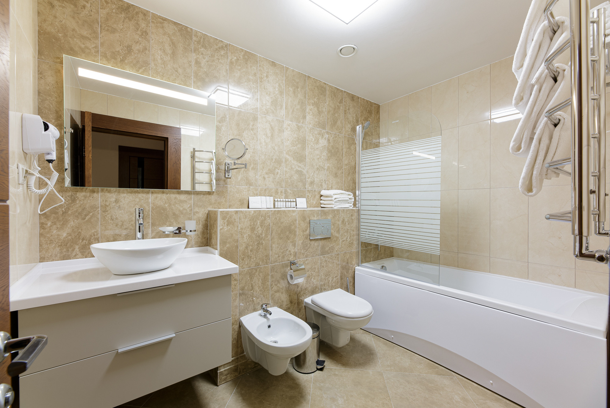 Renatphoto-Интерьерная и экстерьерная фотосъёмка номеров и территории в Витязево. Профессиональная фотосъёмка интерьеров, предметная фотосессия еды для меню г. Анапа